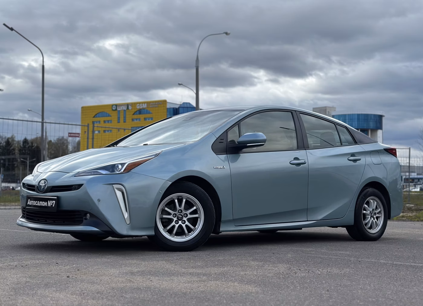 Toyota Prius фото 2