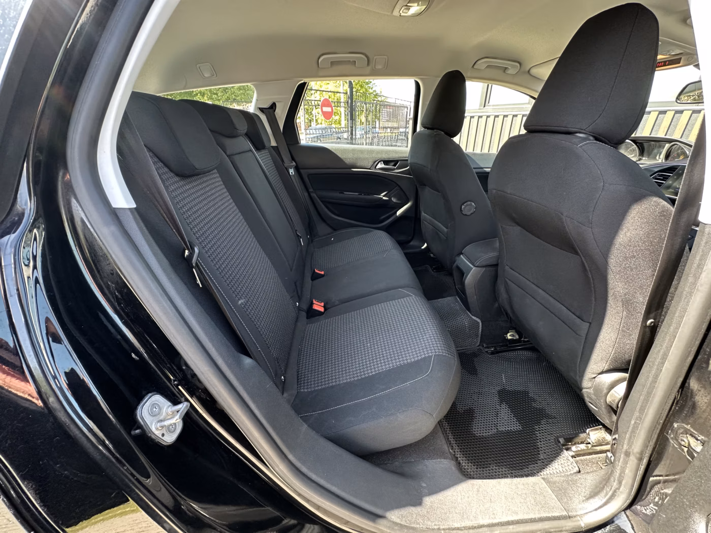 Peugeot 308 фото 11