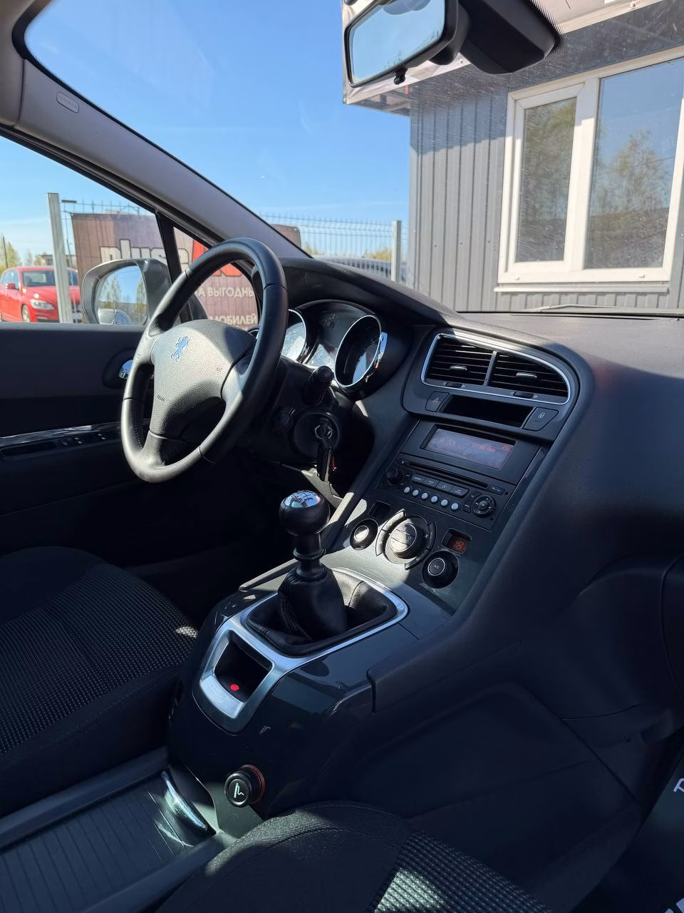 Peugeot 5008 фото 9