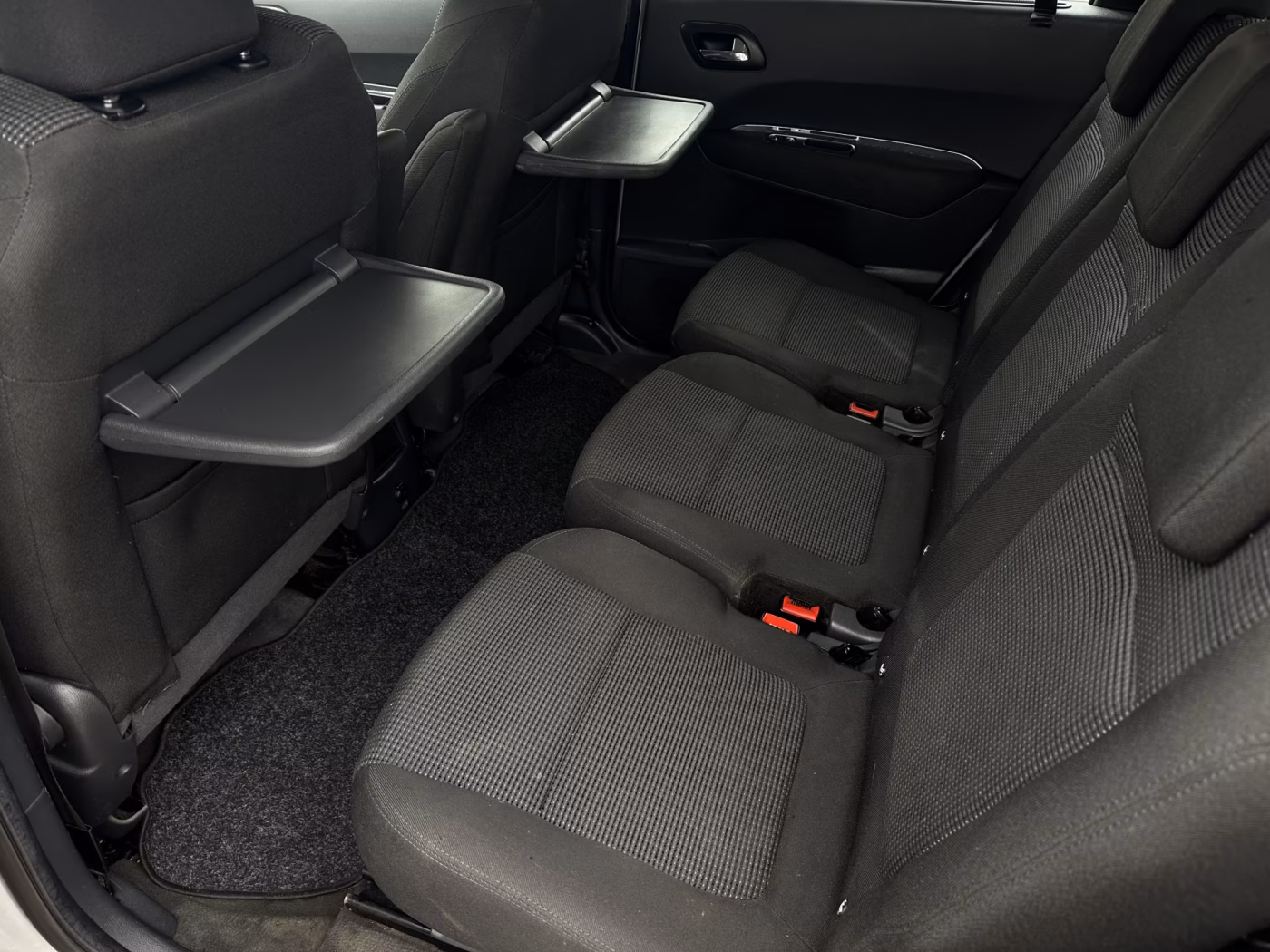 Peugeot 5008 фото 9