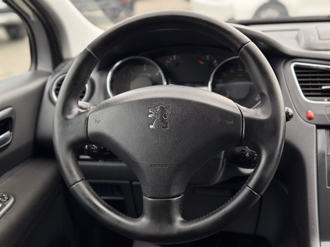 Peugeot 5008 фото 14