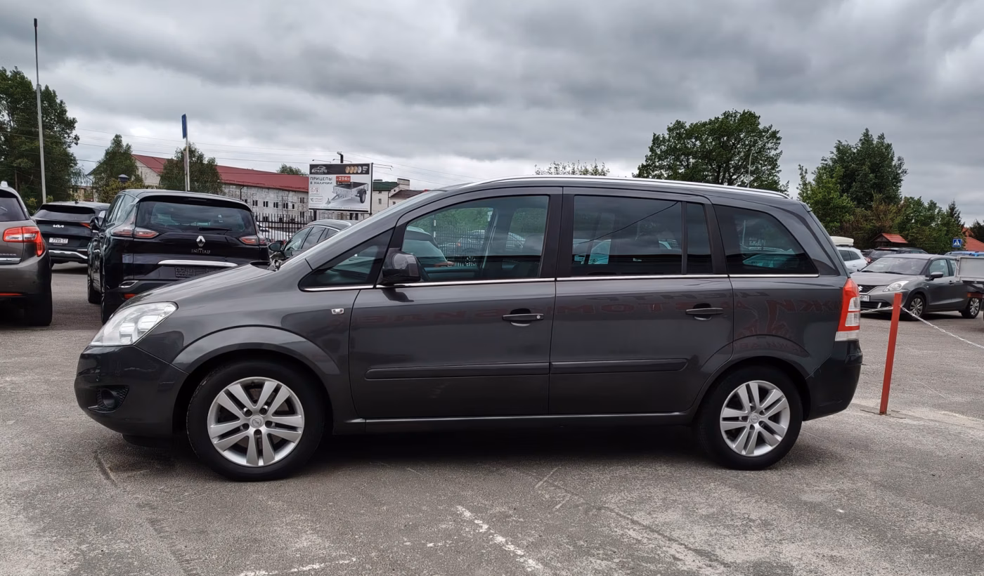 Opel Zafira фото 4