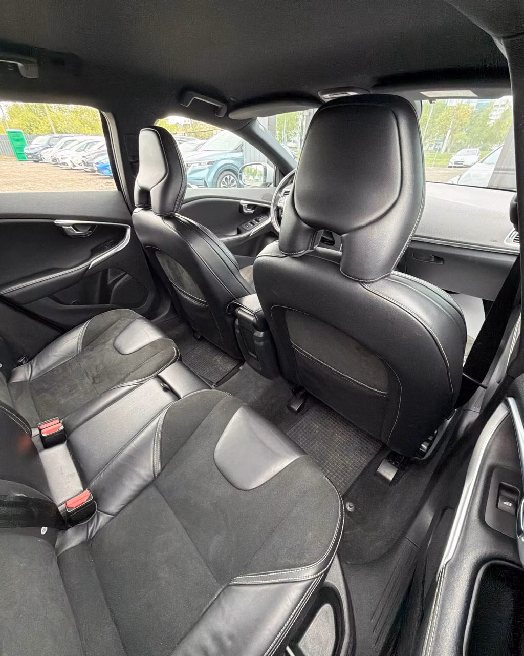Volvo V40 фото 11
