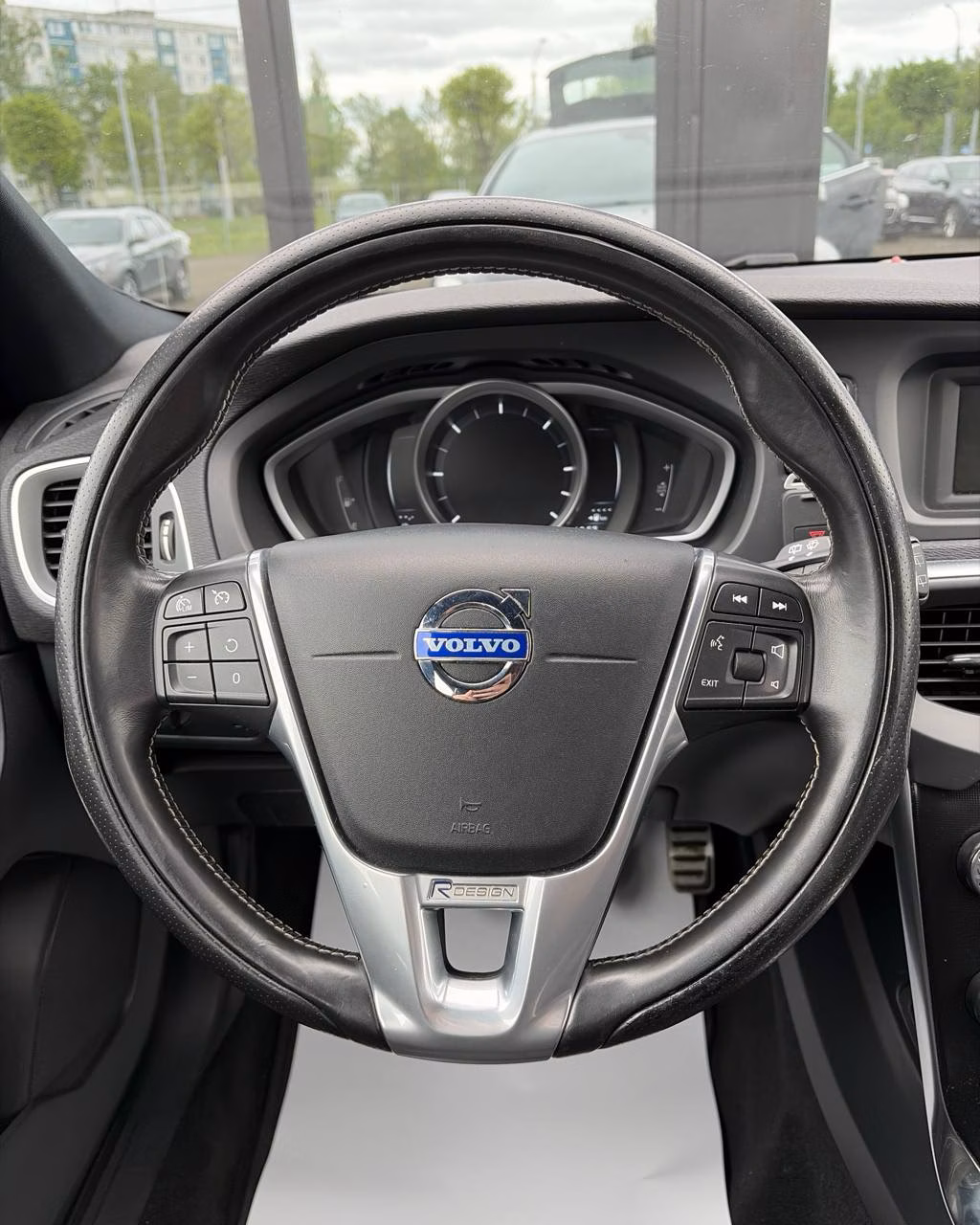 Volvo V40 фото 16