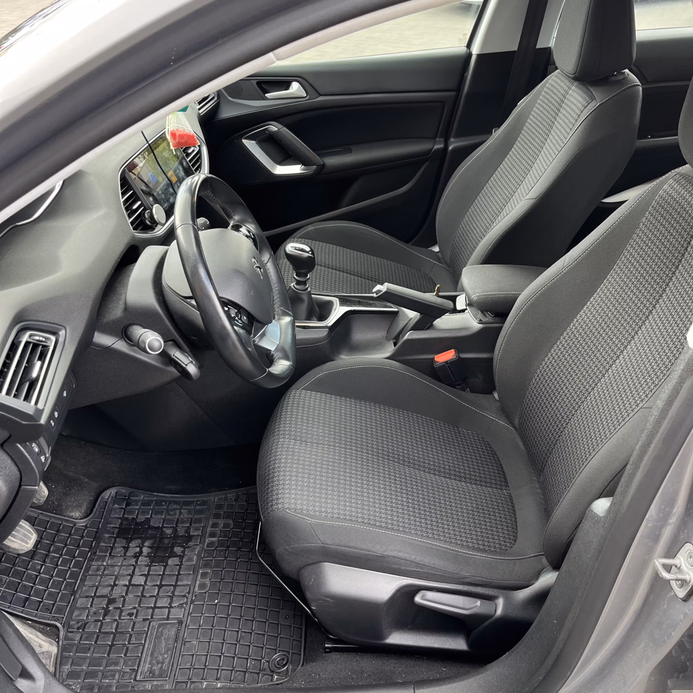 Peugeot 308 фото 9