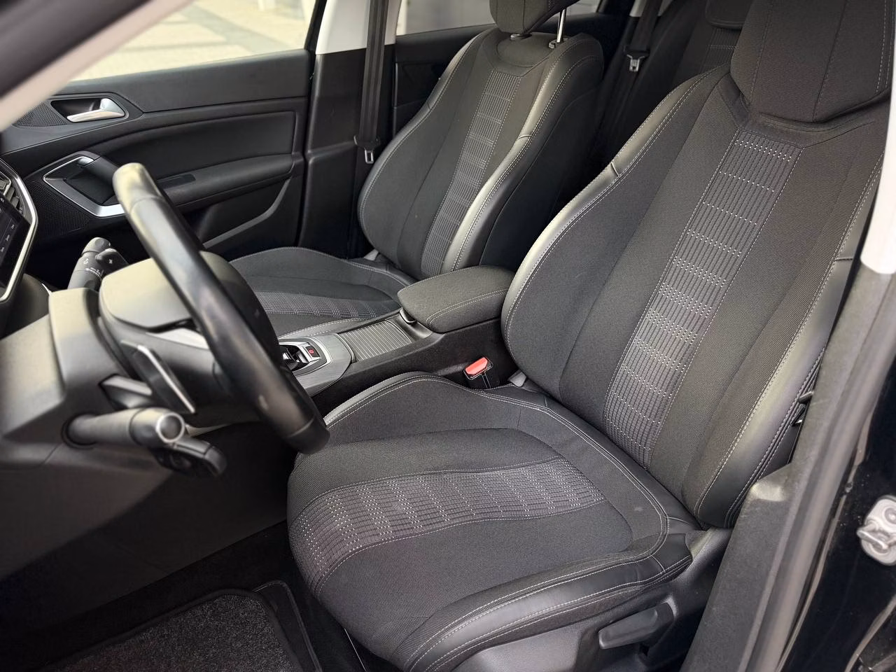 Peugeot 308 фото 8
