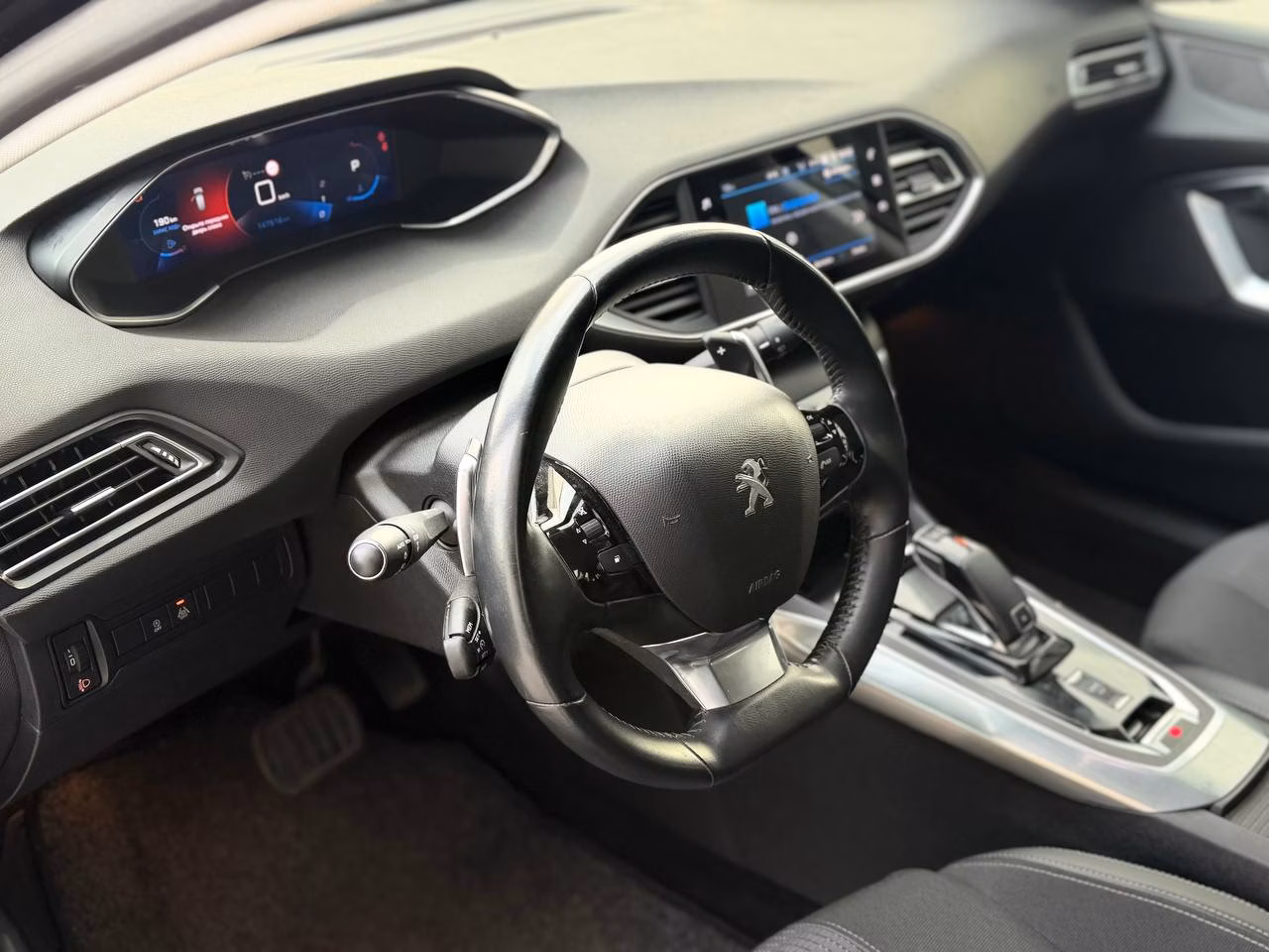 Peugeot 308 фото 10