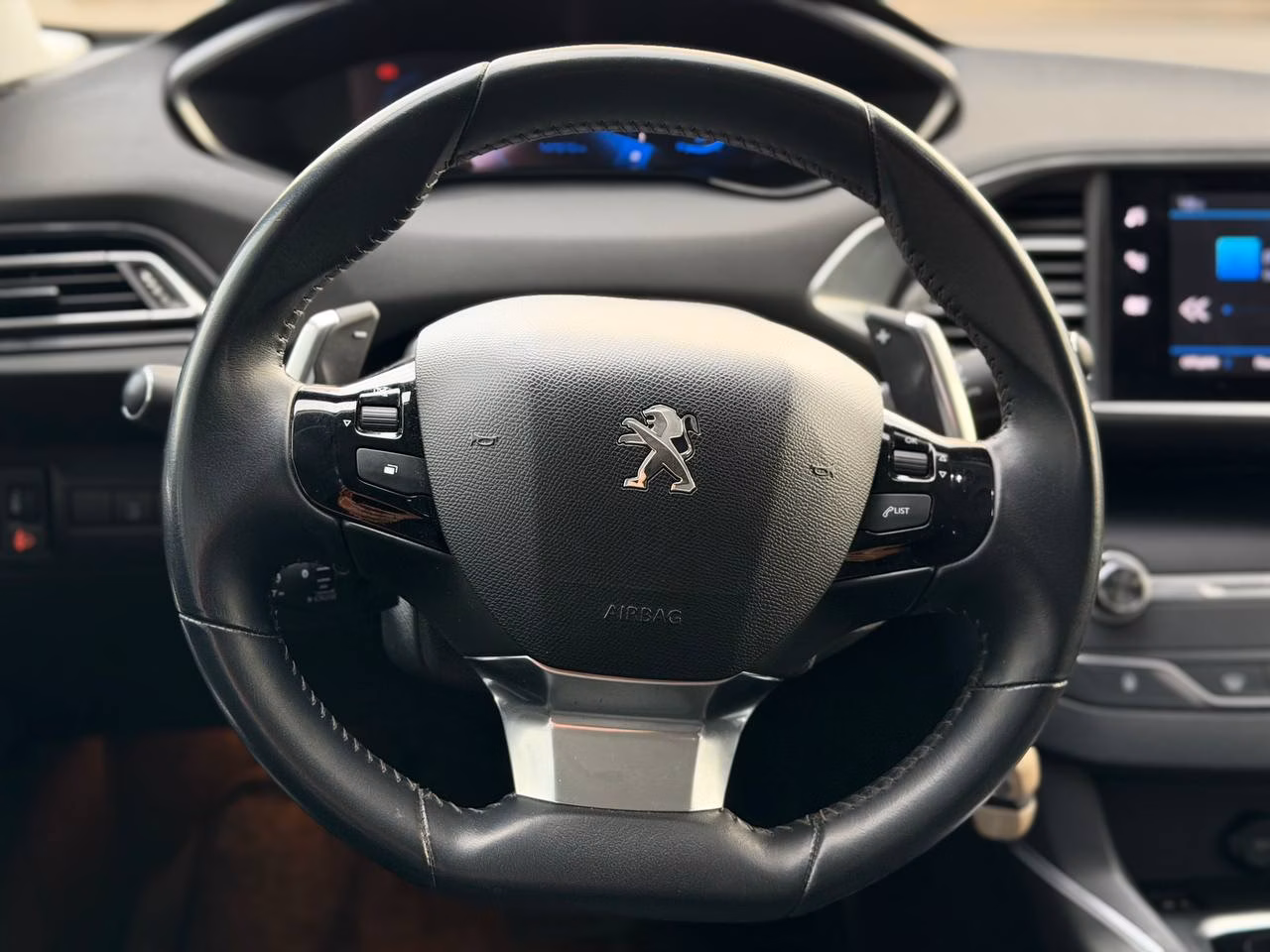 Peugeot 308 фото 12