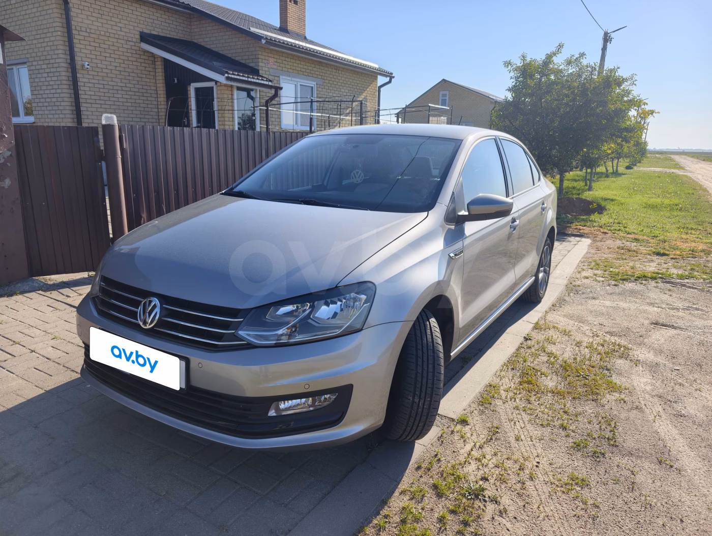 Volkswagen Polo Sedan фото 2