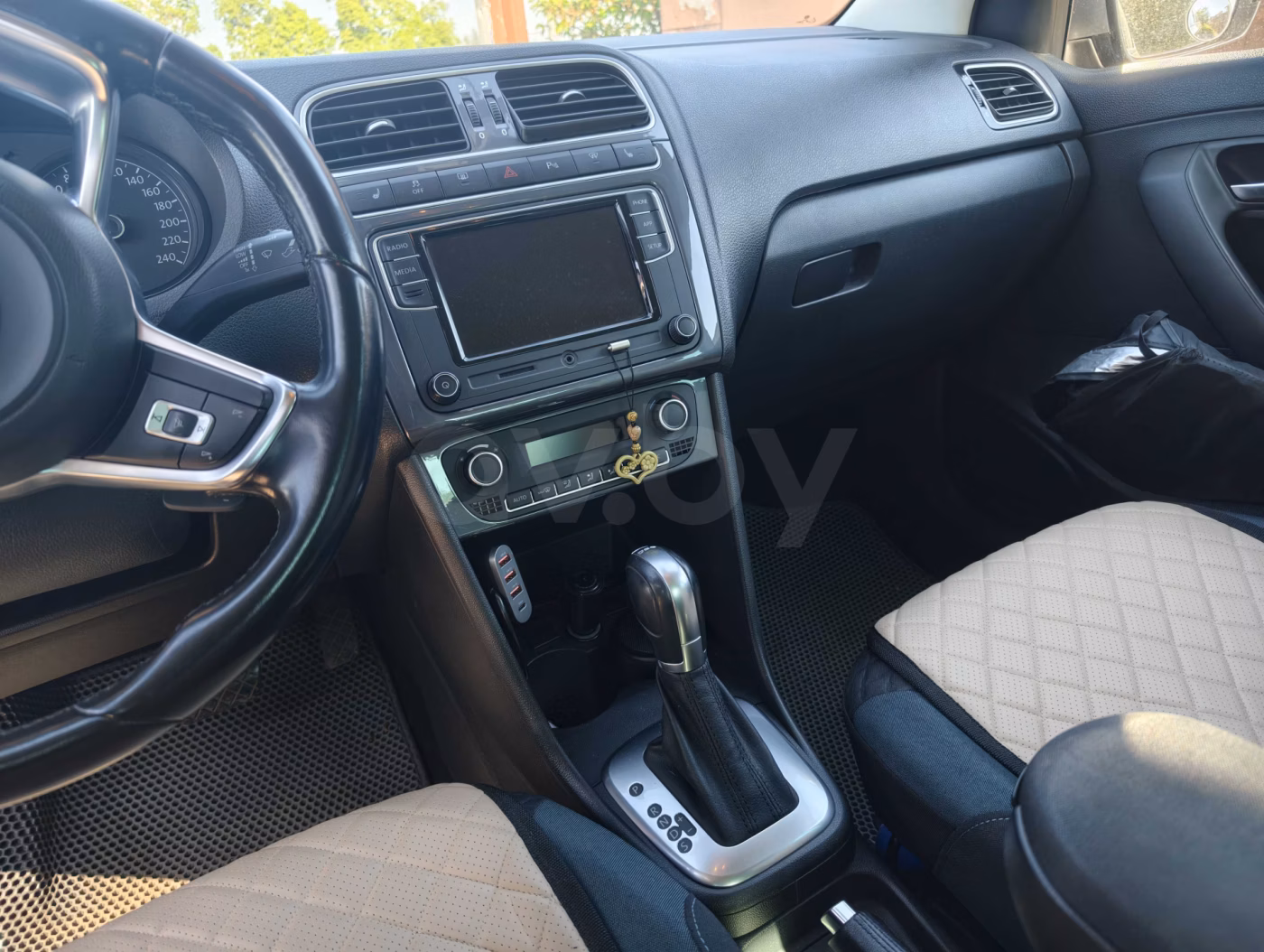 Volkswagen Polo Sedan фото 6