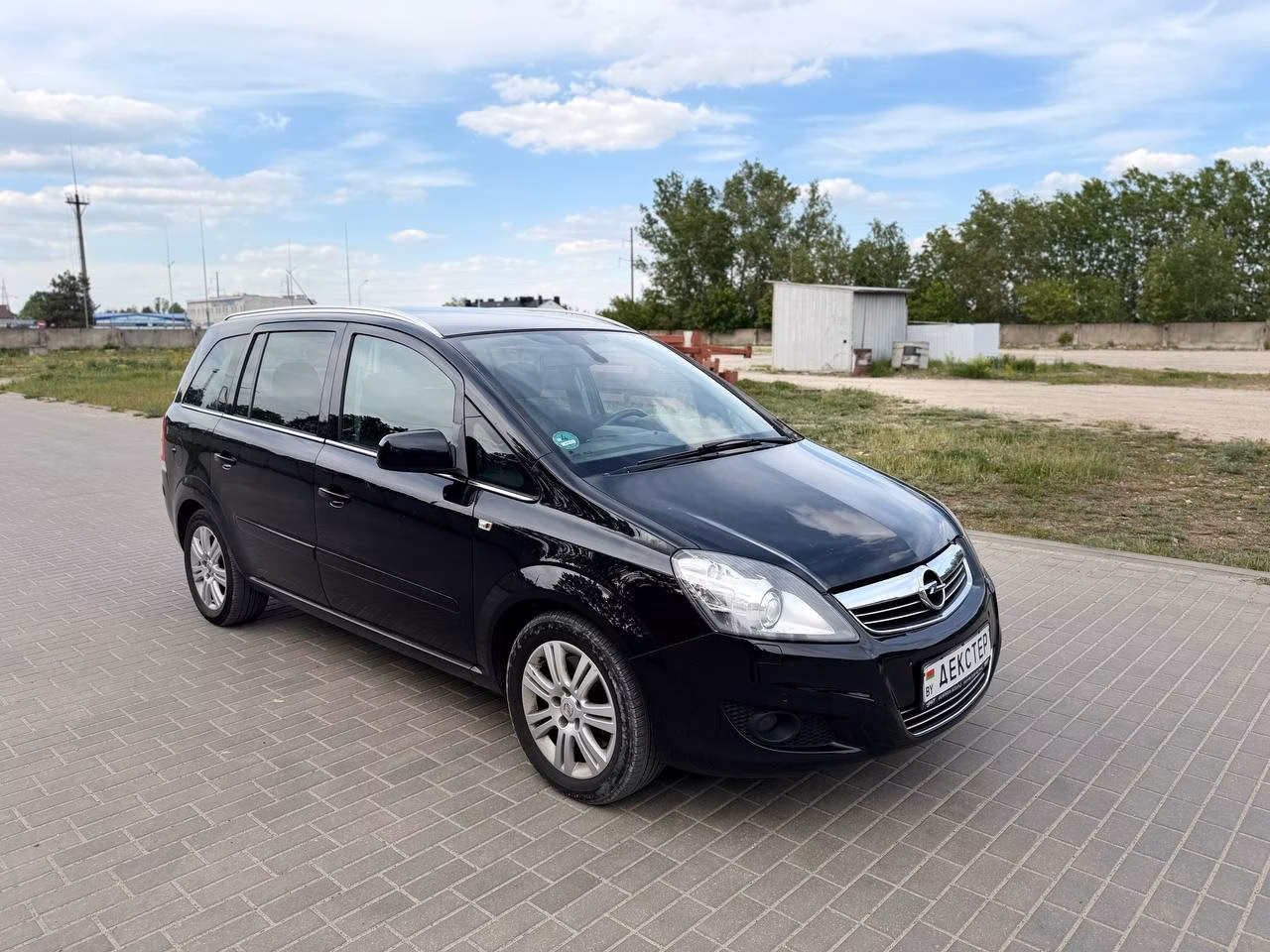 Opel Zafira фото 3