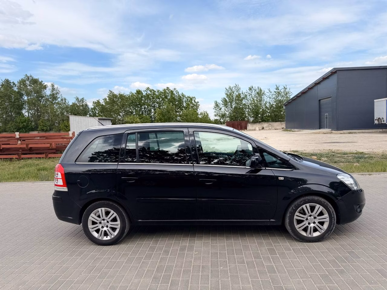 Opel Zafira фото 4