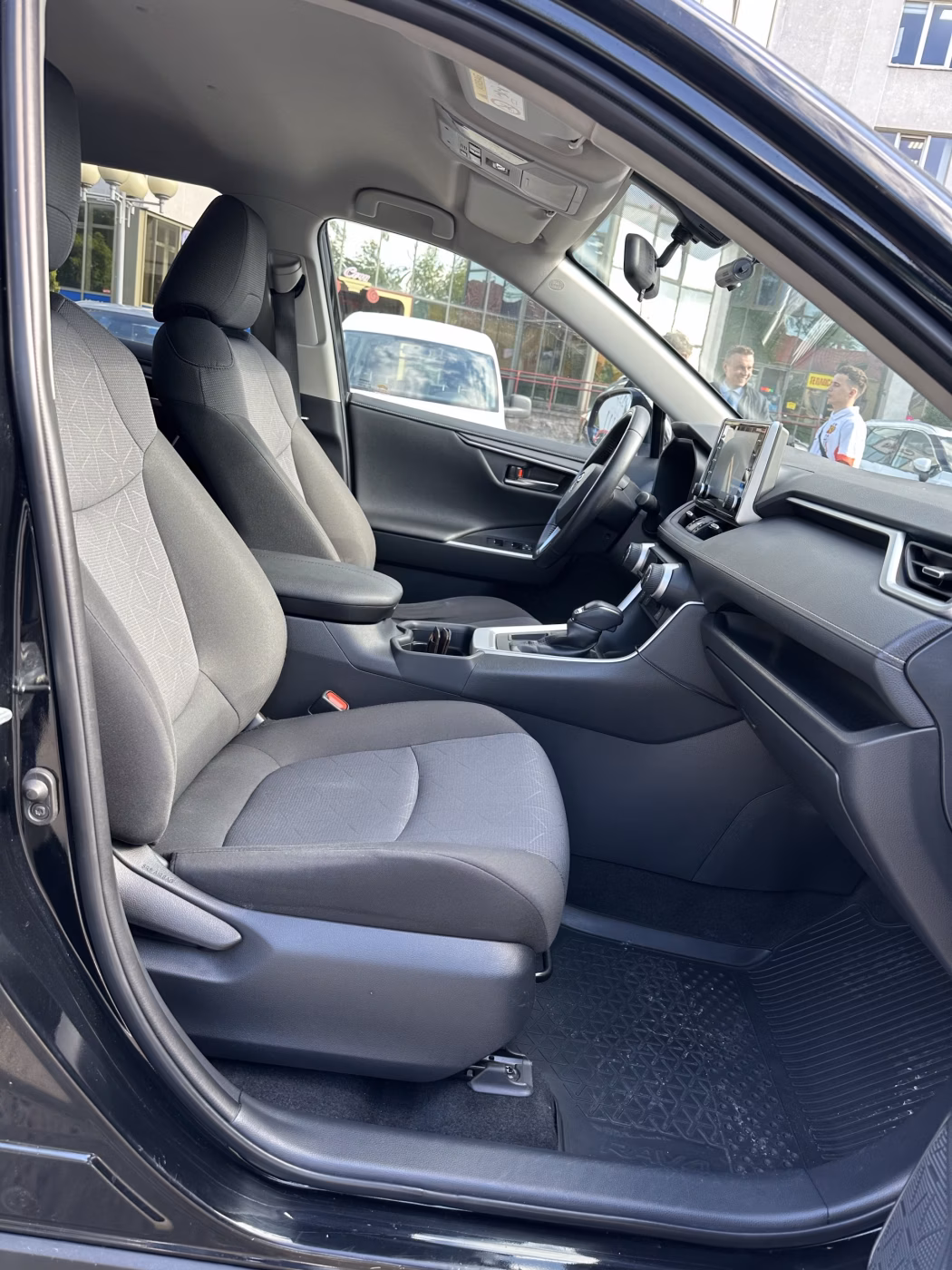 Toyota RAV4 фото 9