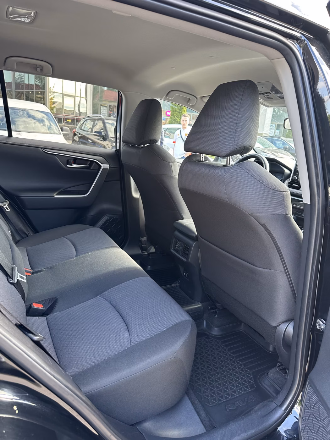 Toyota RAV4 фото 10