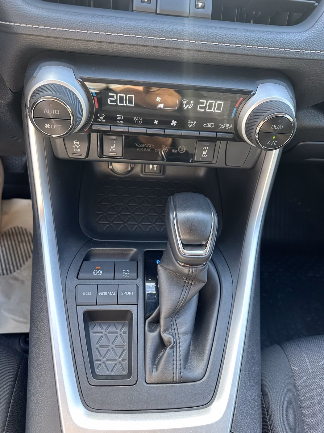 Toyota RAV4 фото 18