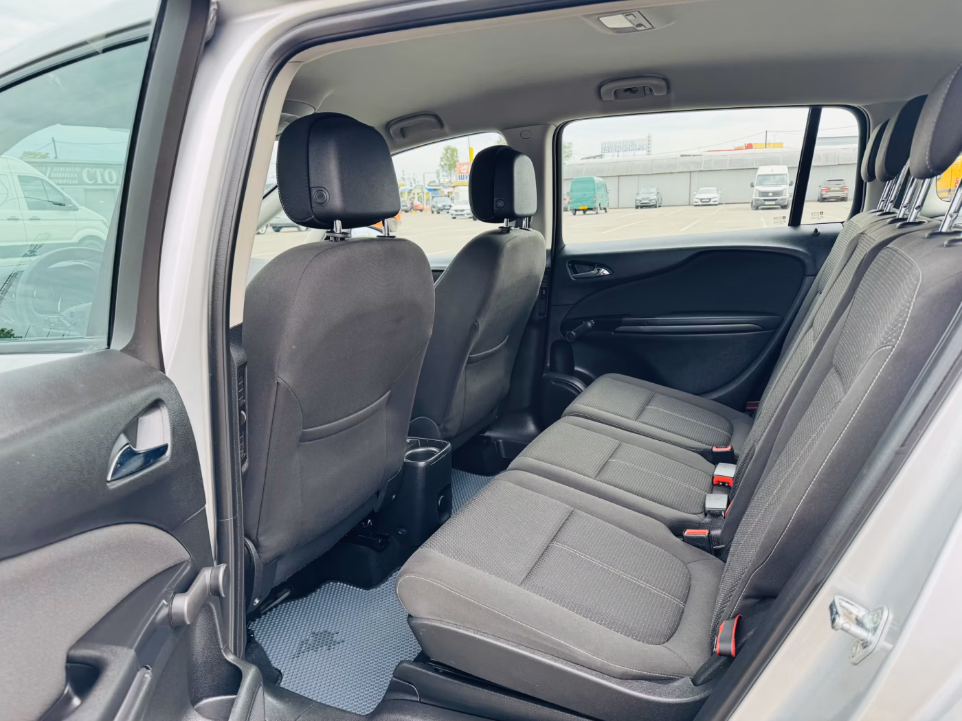 Opel Zafira фото 6