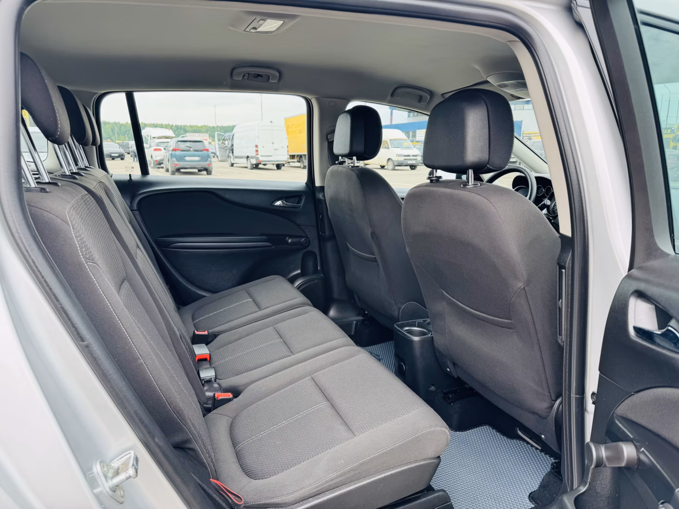 Opel Zafira фото 7
