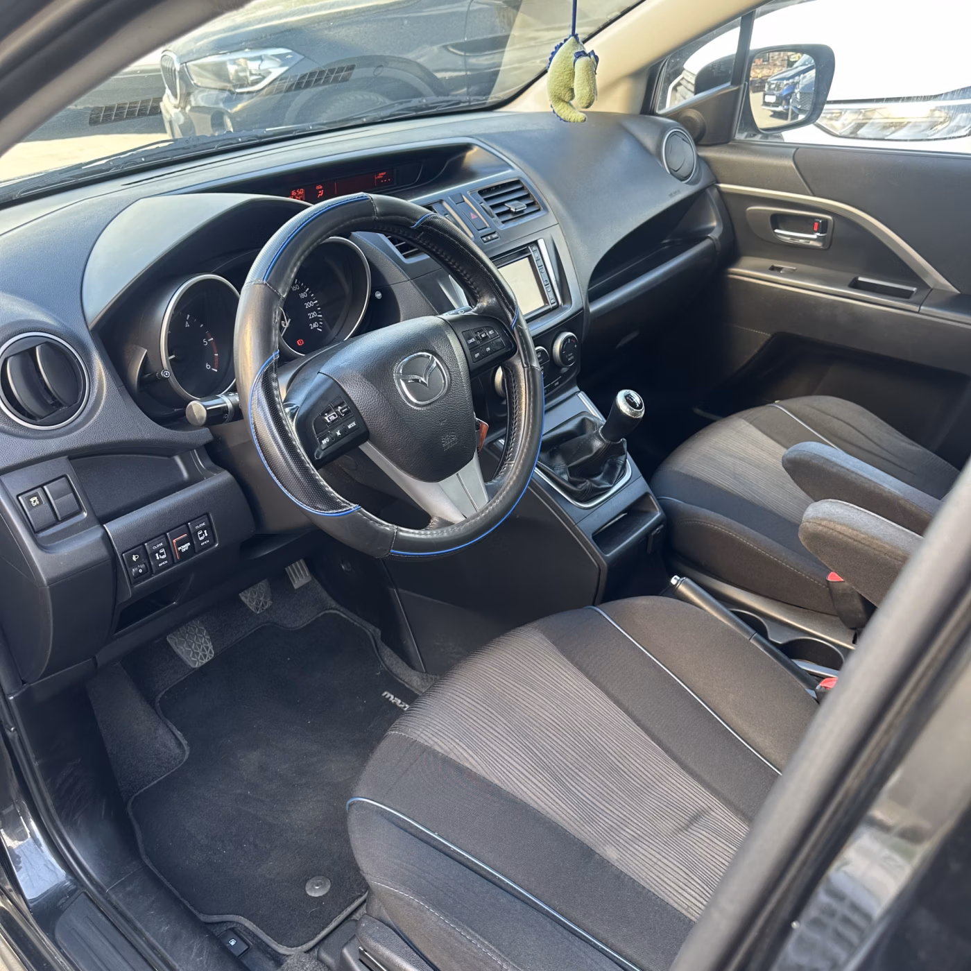 Mazda 5 фото 10