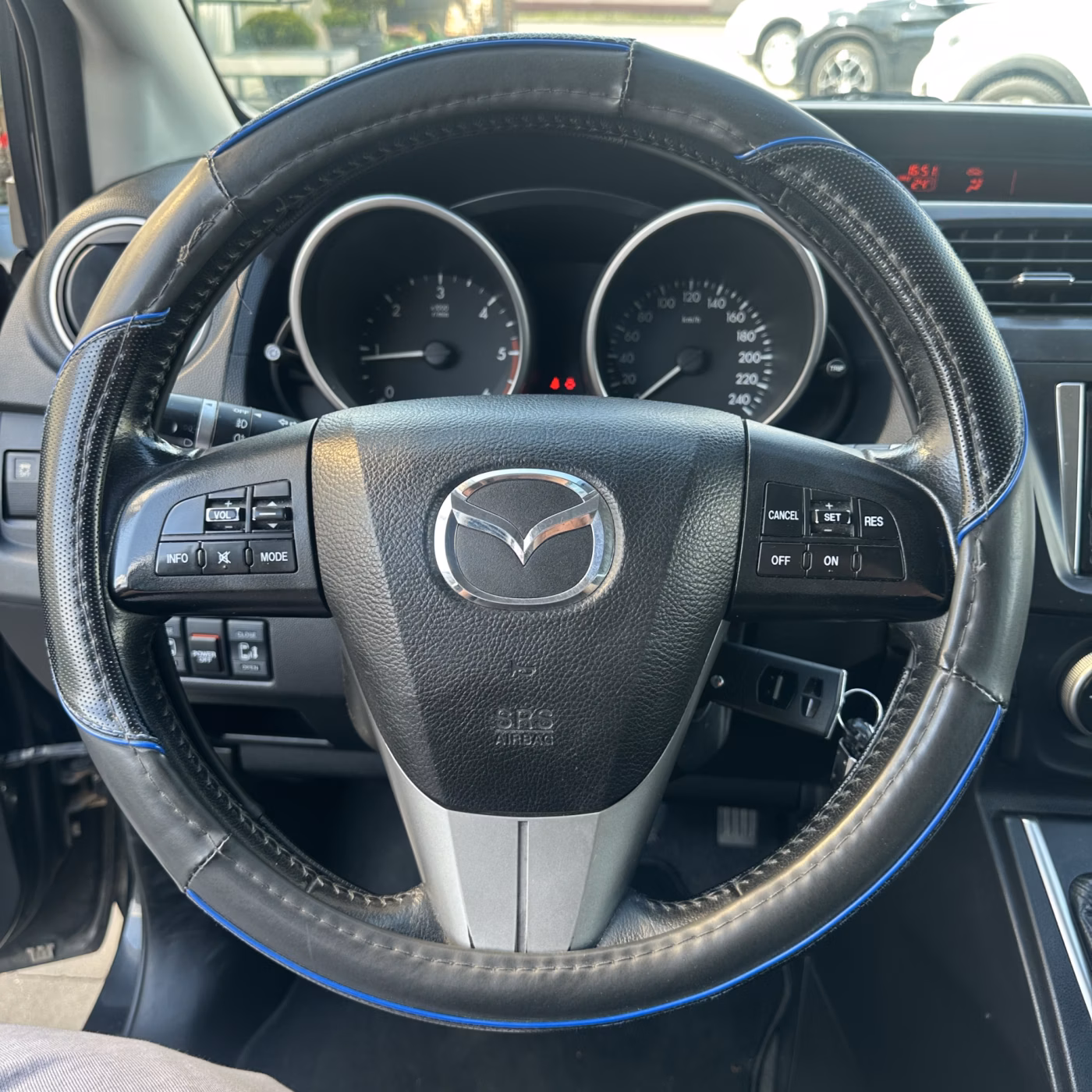 Mazda 5 фото 13