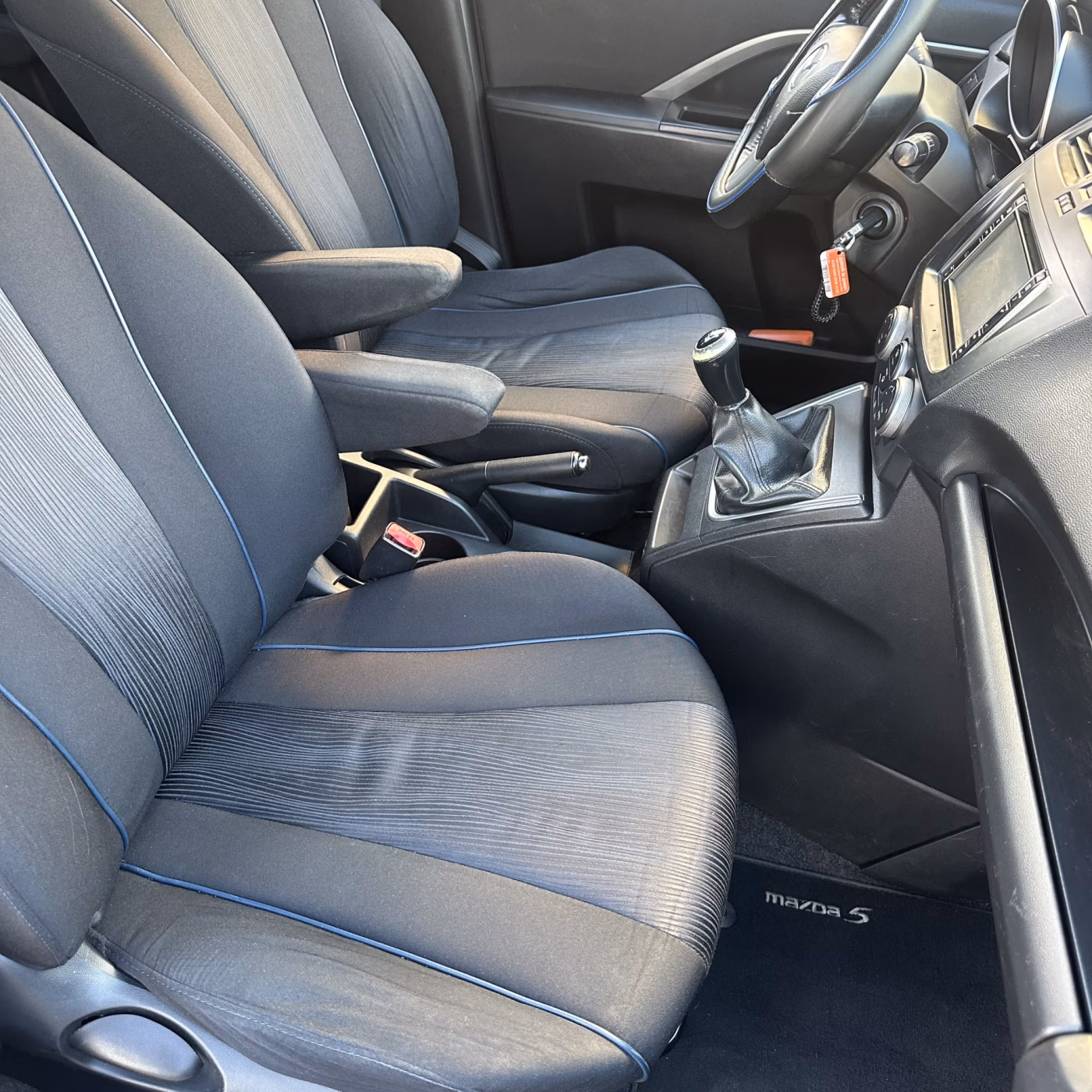 Mazda 5 фото 19