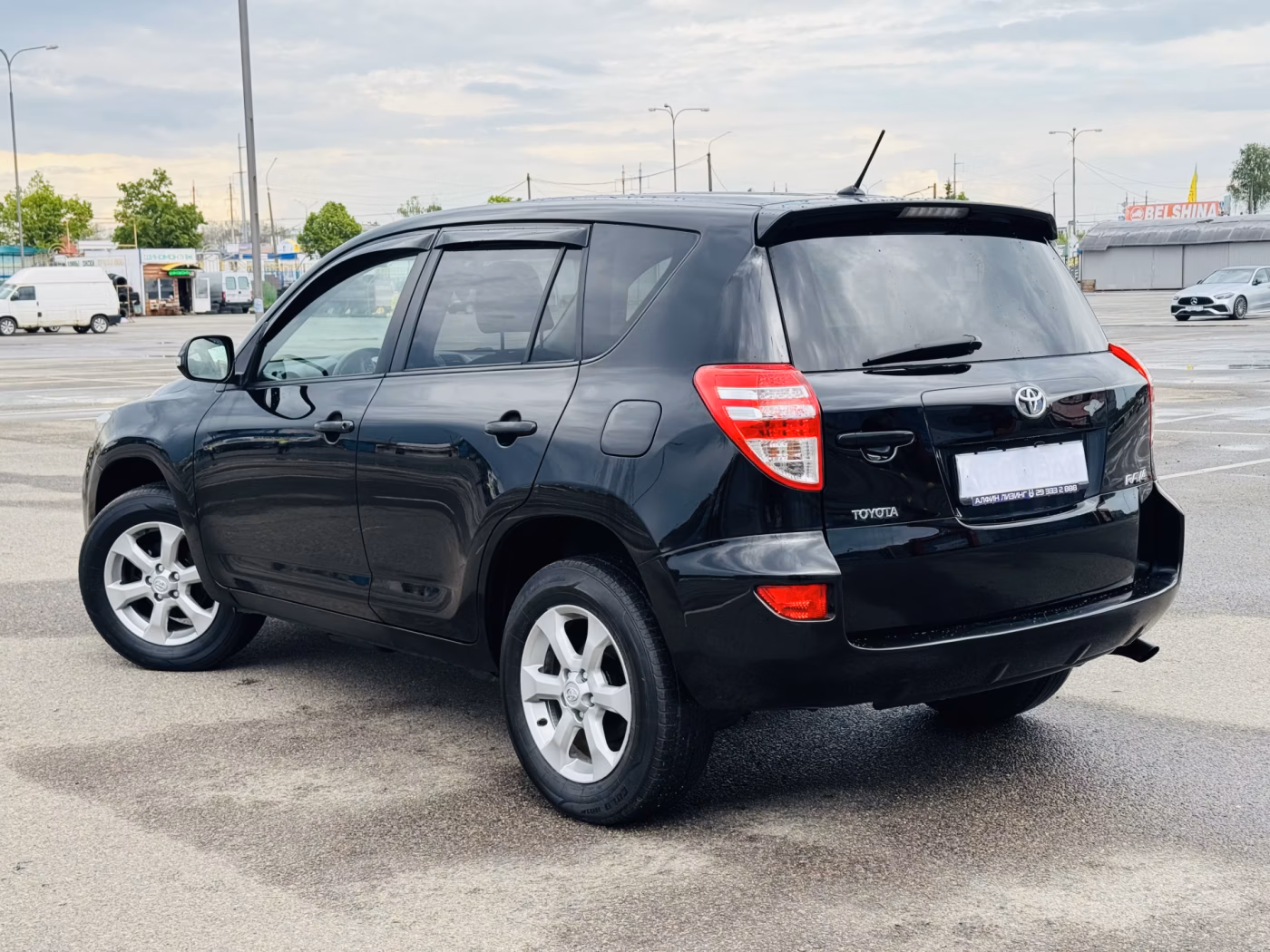 Toyota RAV4 фото 4