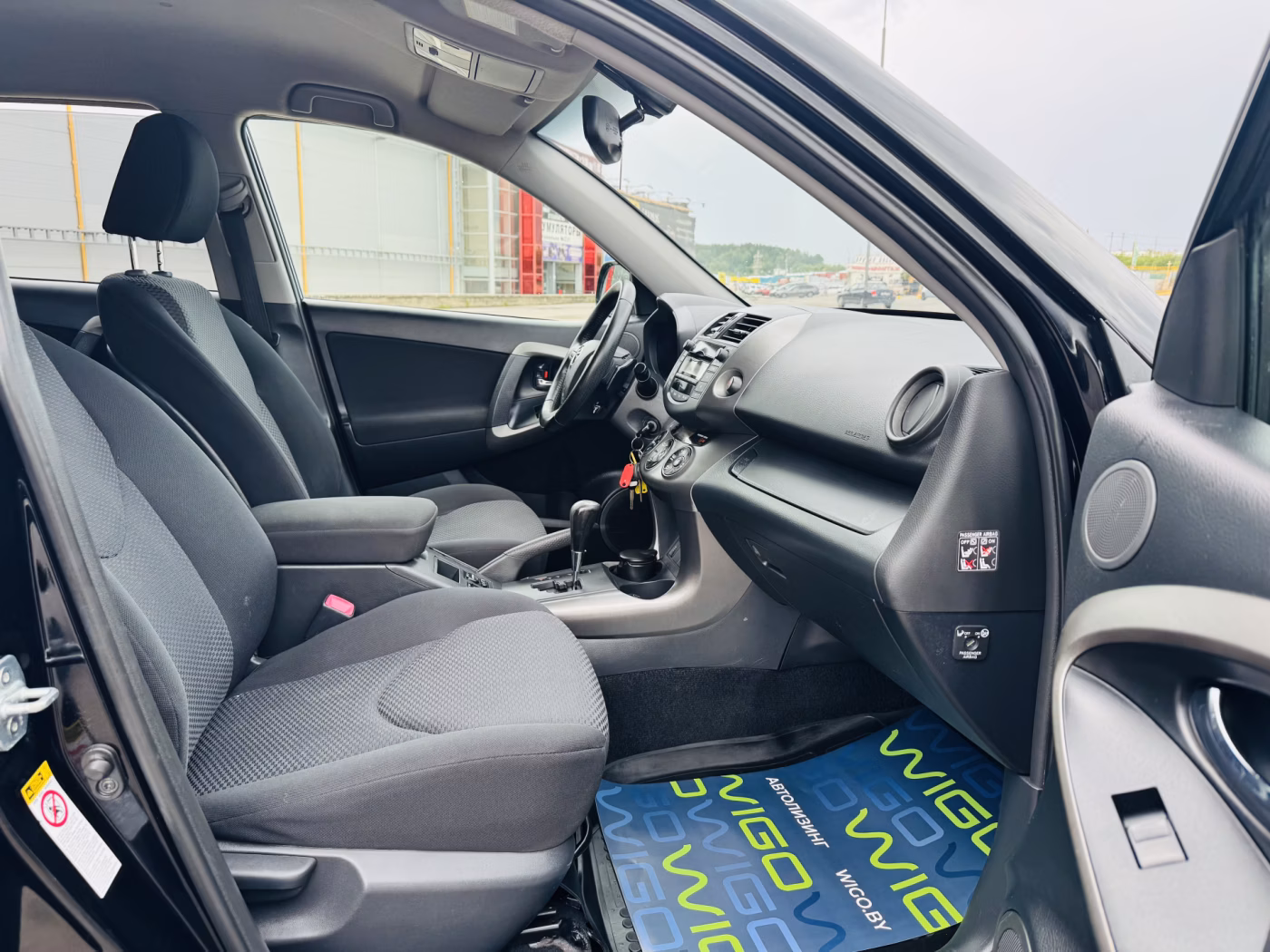 Toyota RAV4 фото 5