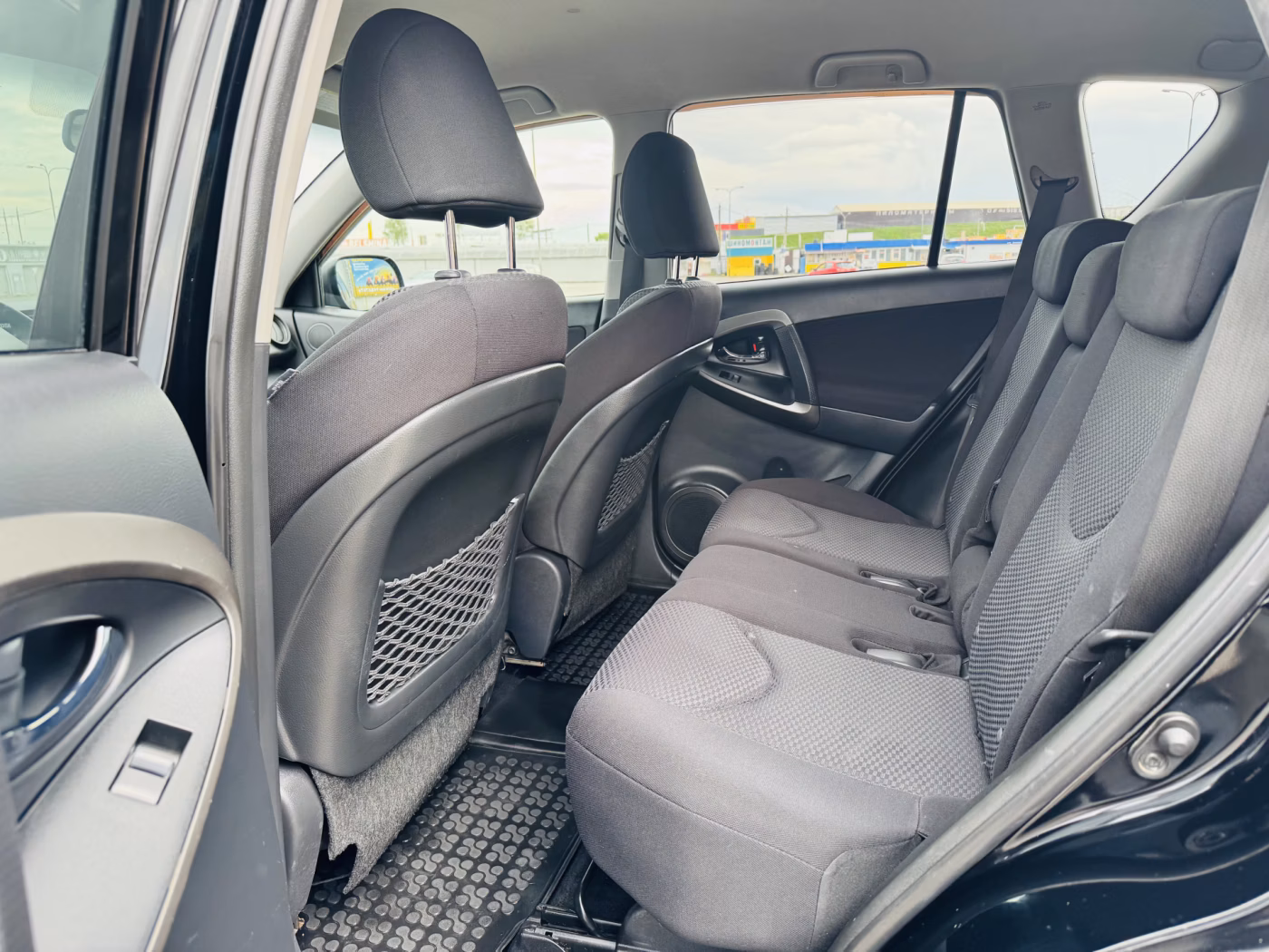 Toyota RAV4 фото 8