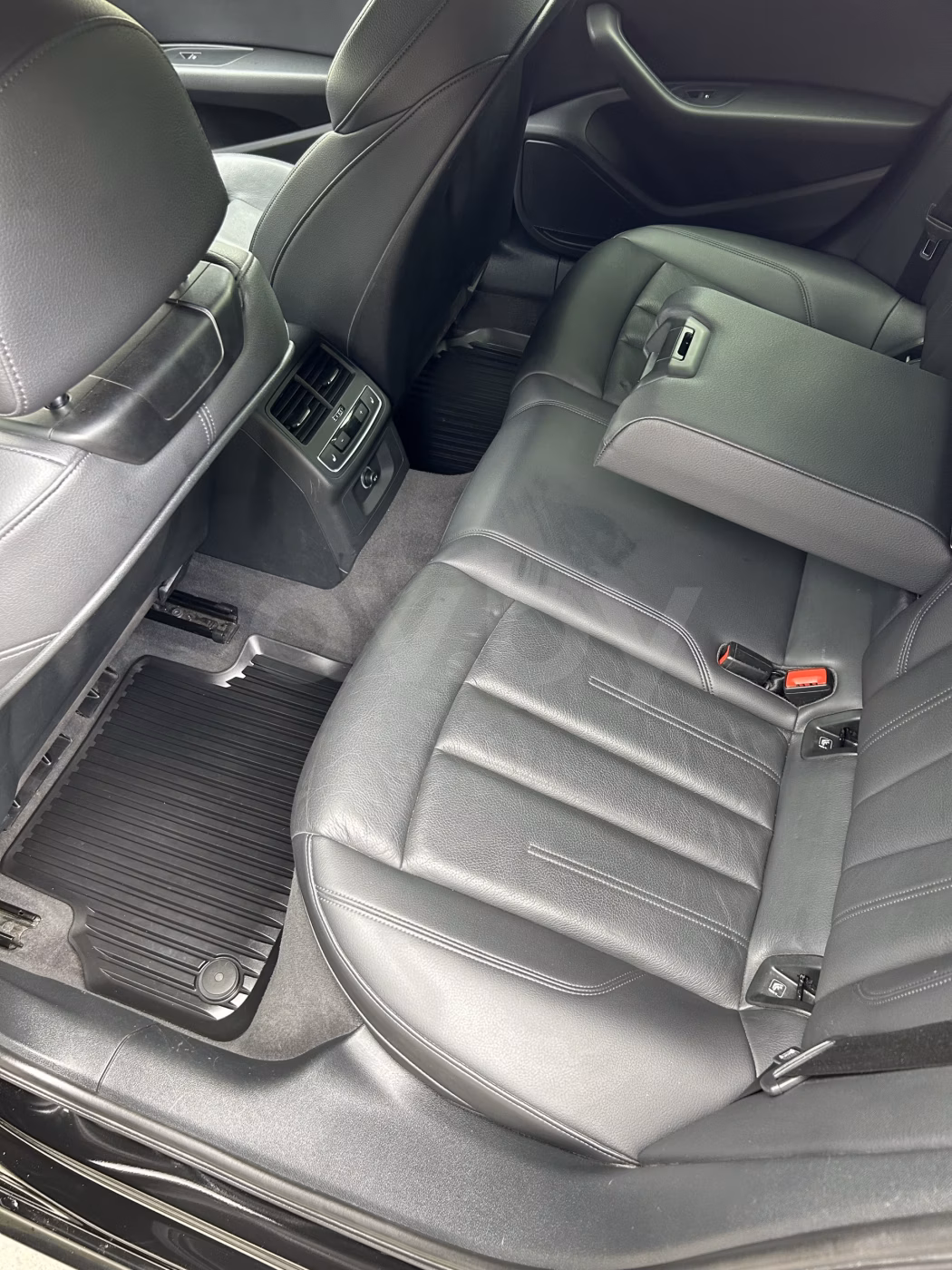 Audi A4 фото 12