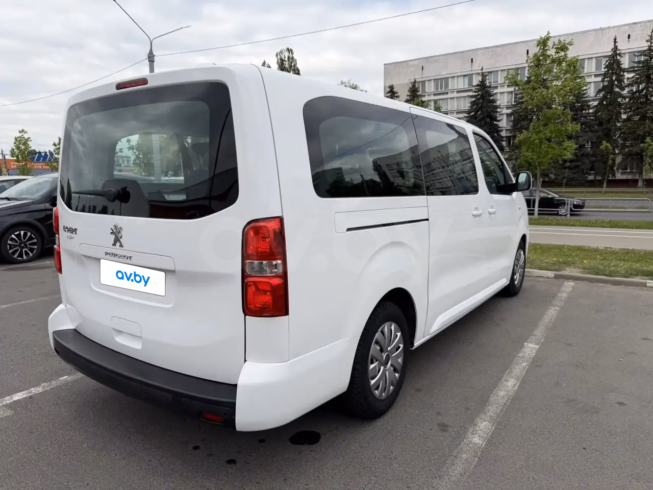 Peugeot Traveller фото 2