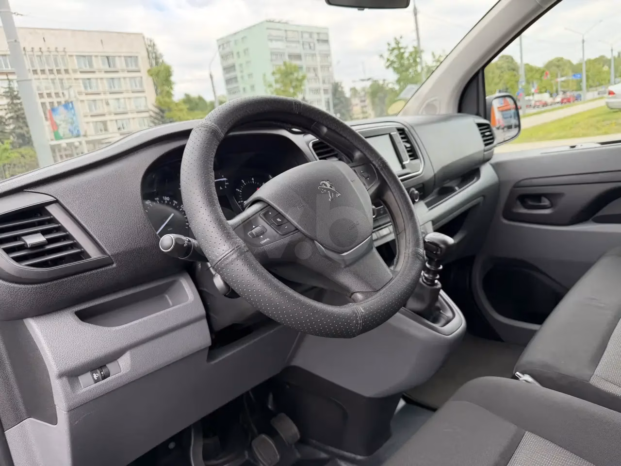 Peugeot Traveller фото 3