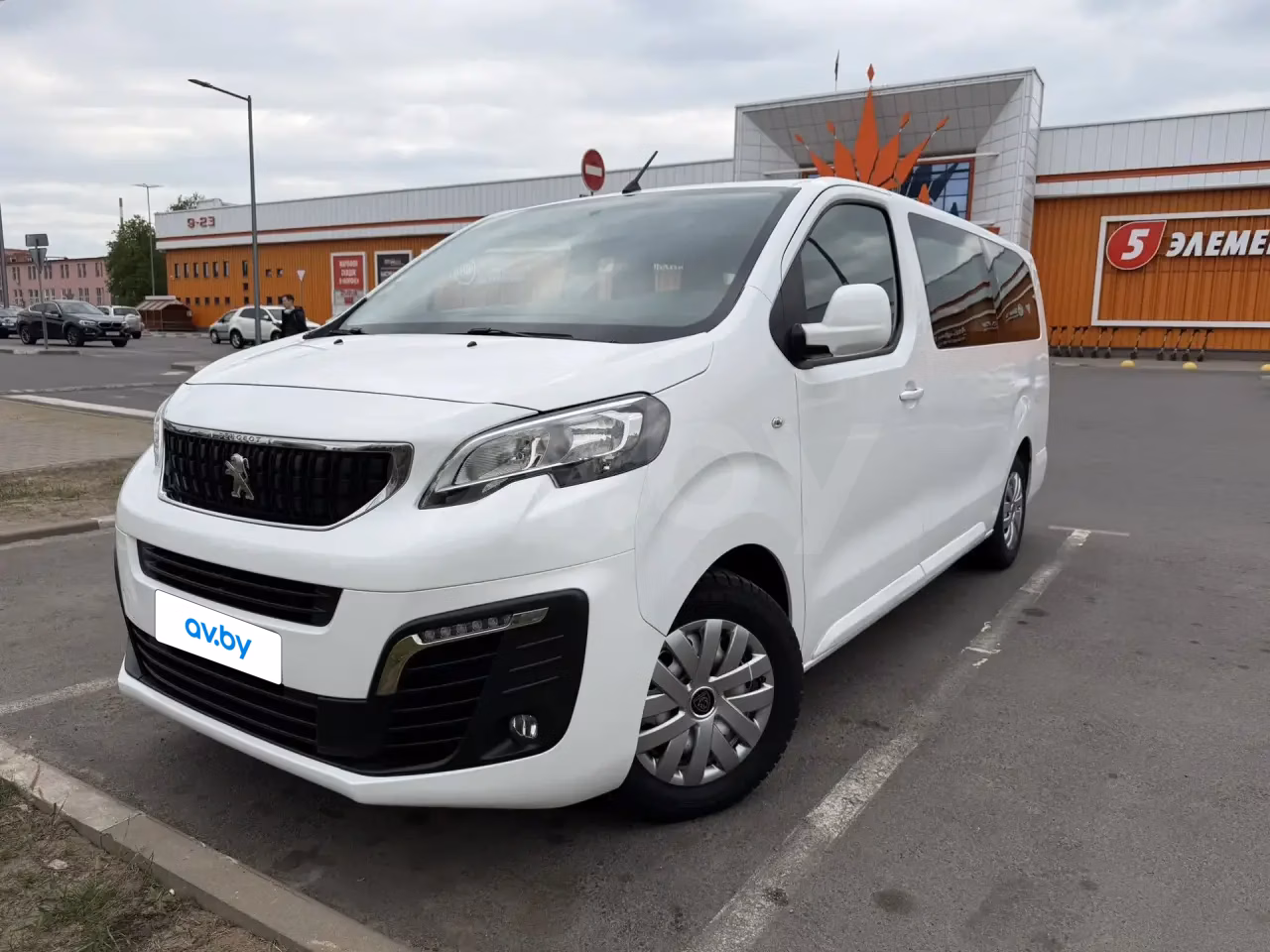 Peugeot Traveller фото 4