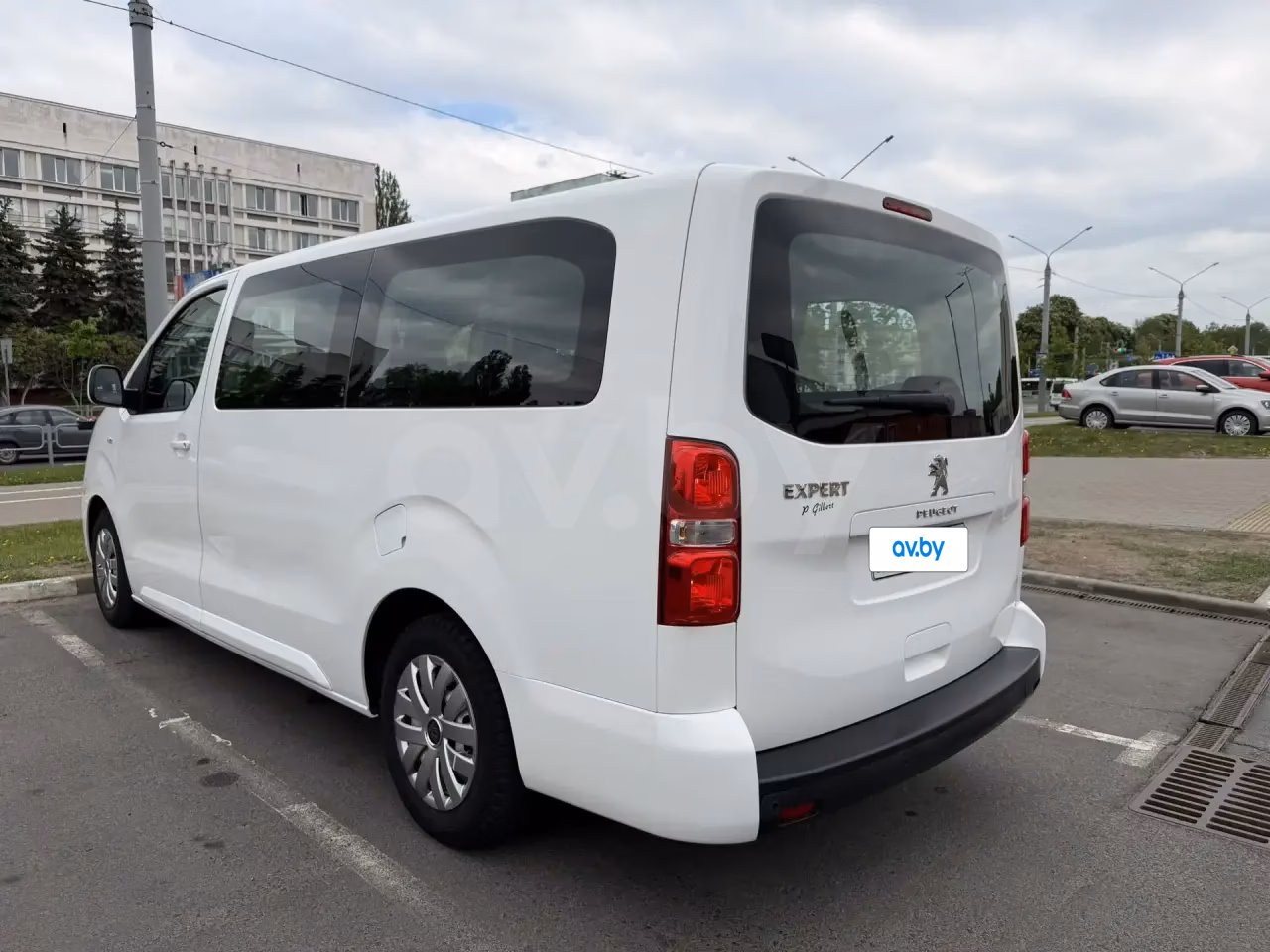 Peugeot Traveller фото 5