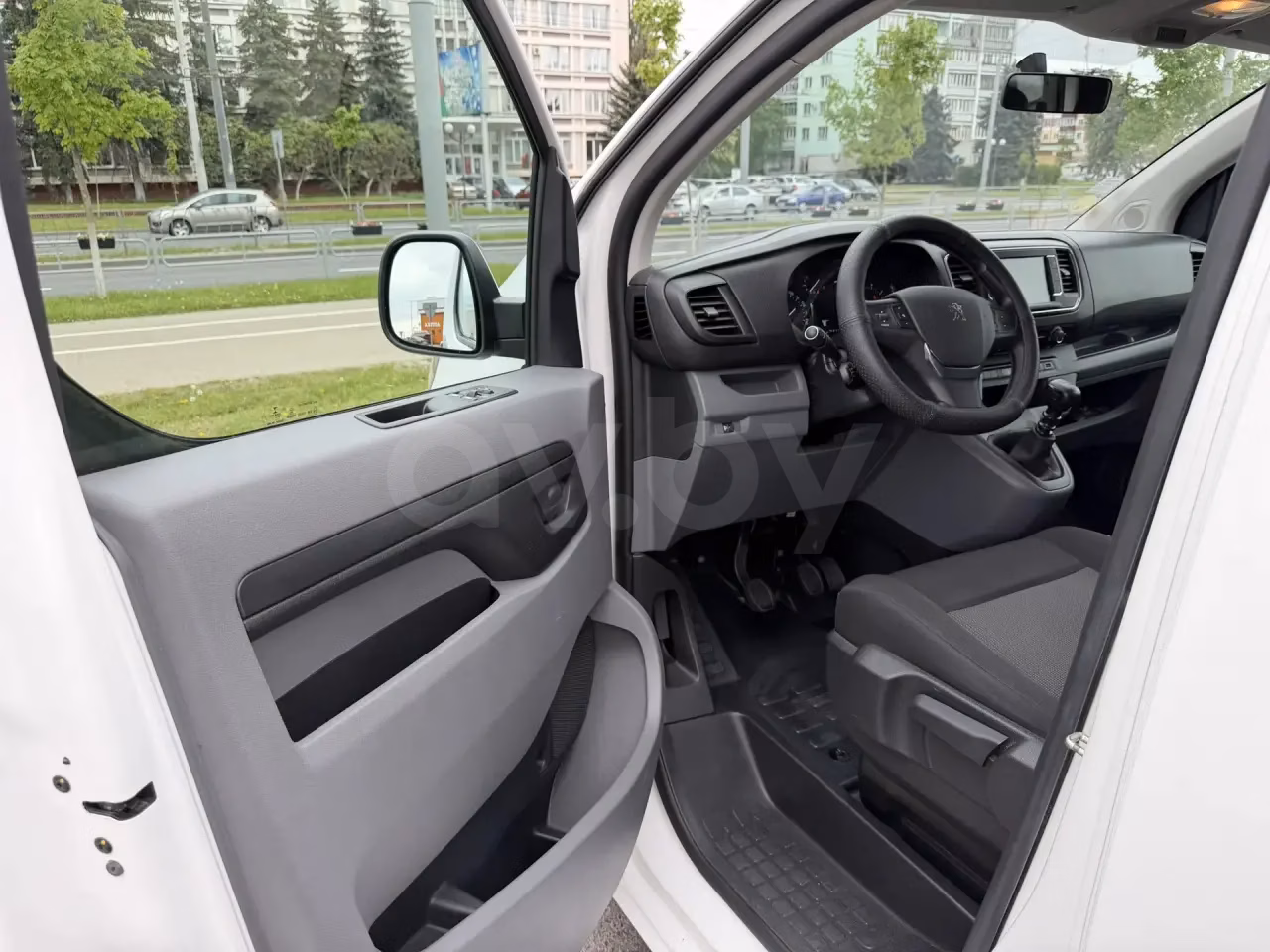 Peugeot Traveller фото 7