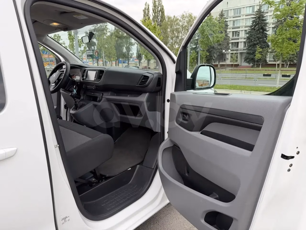 Peugeot Traveller фото 8