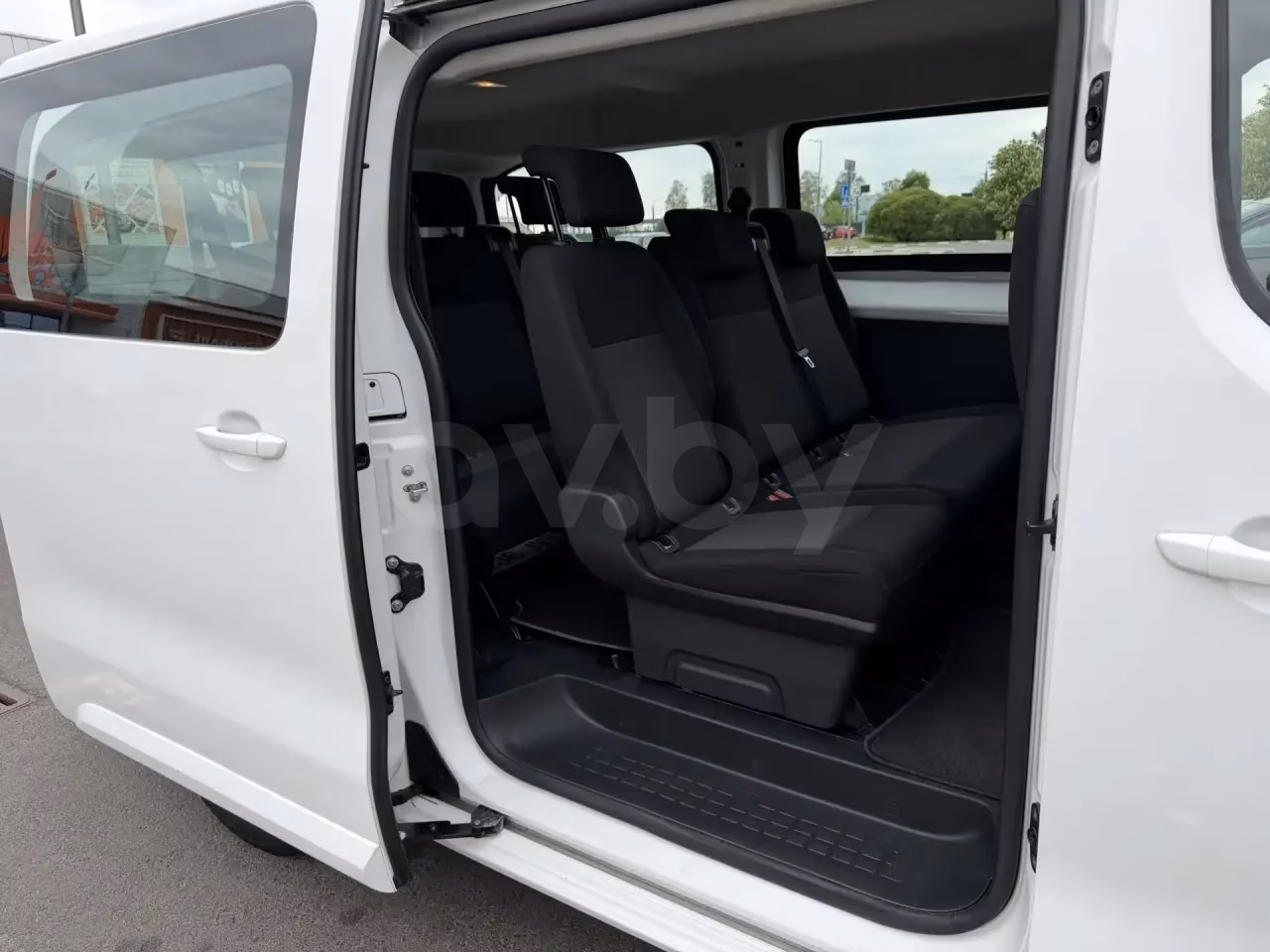 Peugeot Traveller фото 9
