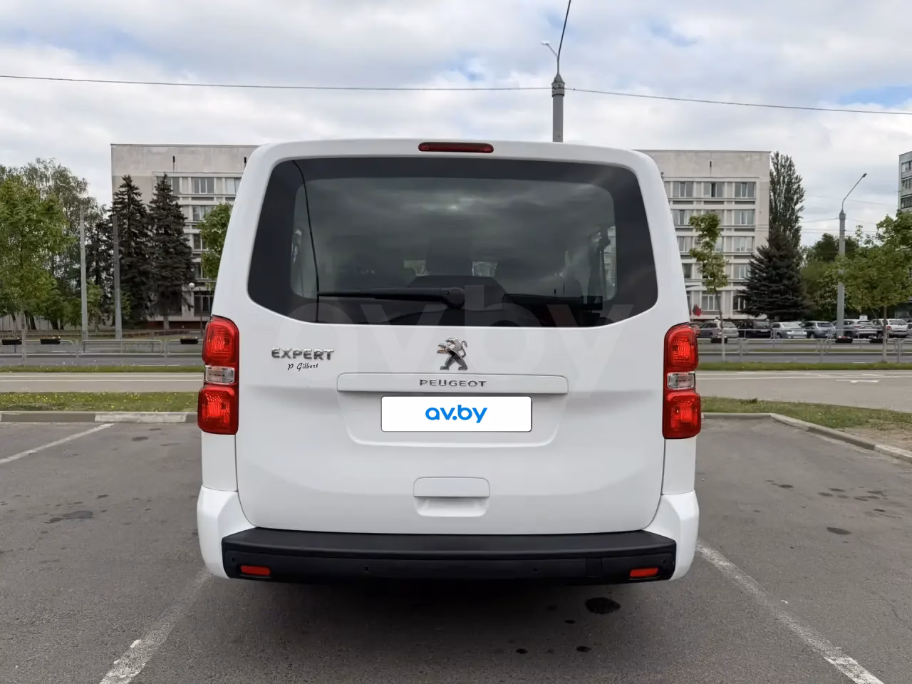 Peugeot Traveller фото 11