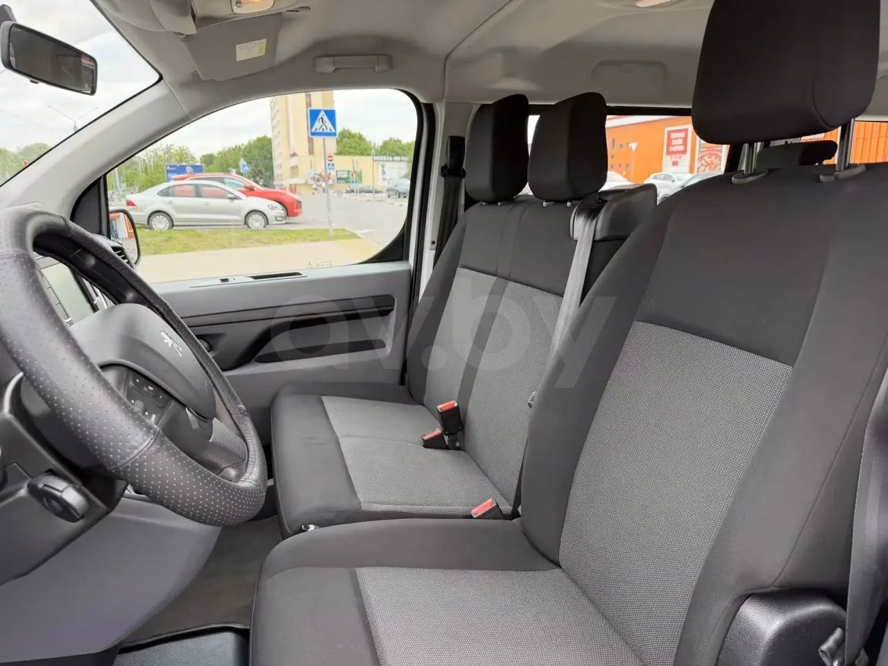 Peugeot Traveller фото 12