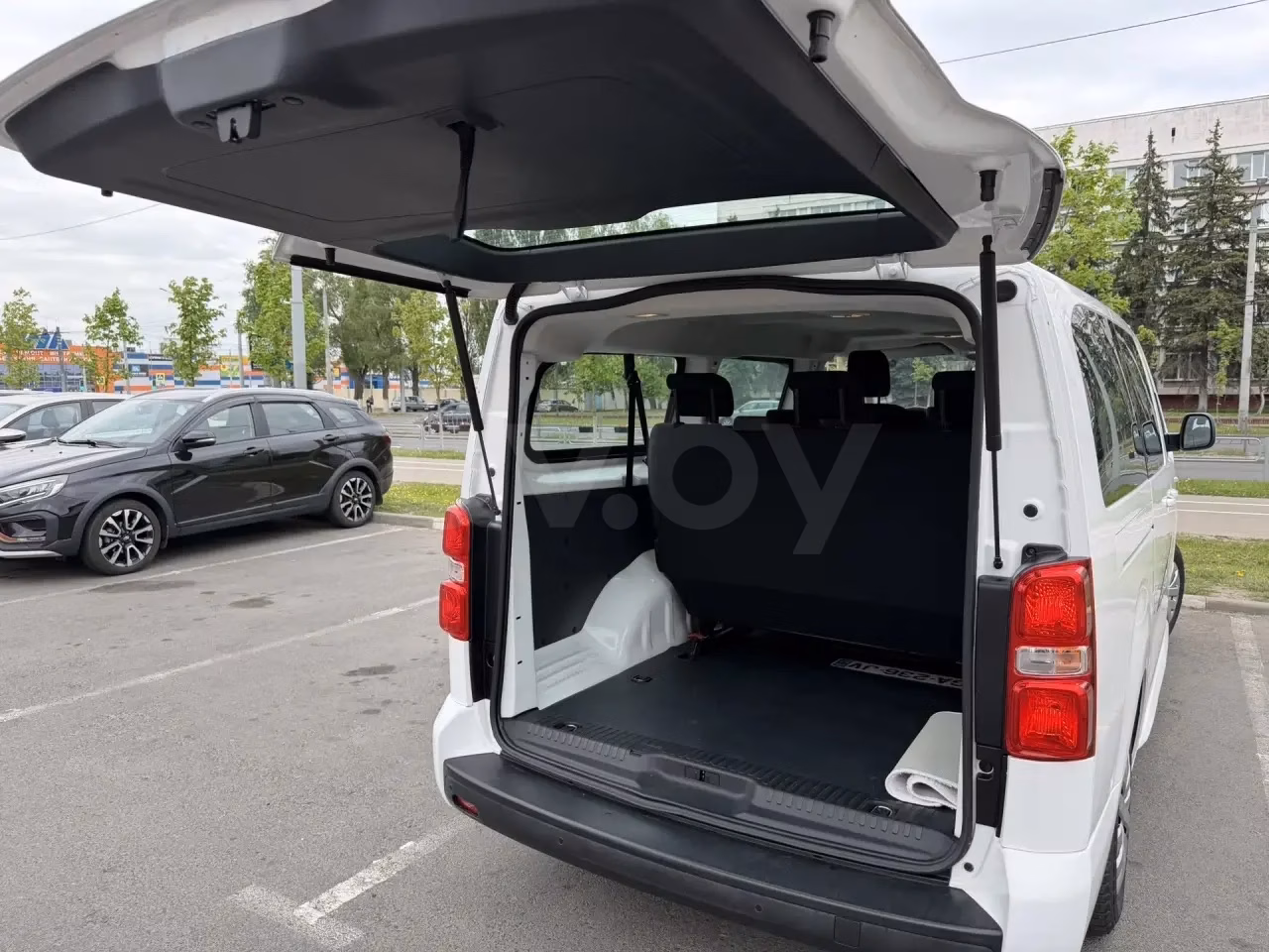Peugeot Traveller фото 14