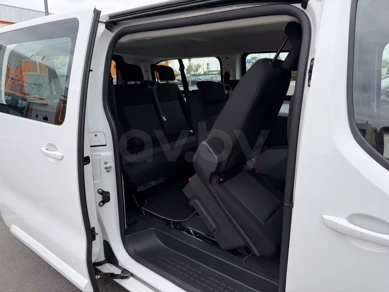 Peugeot Traveller фото 15