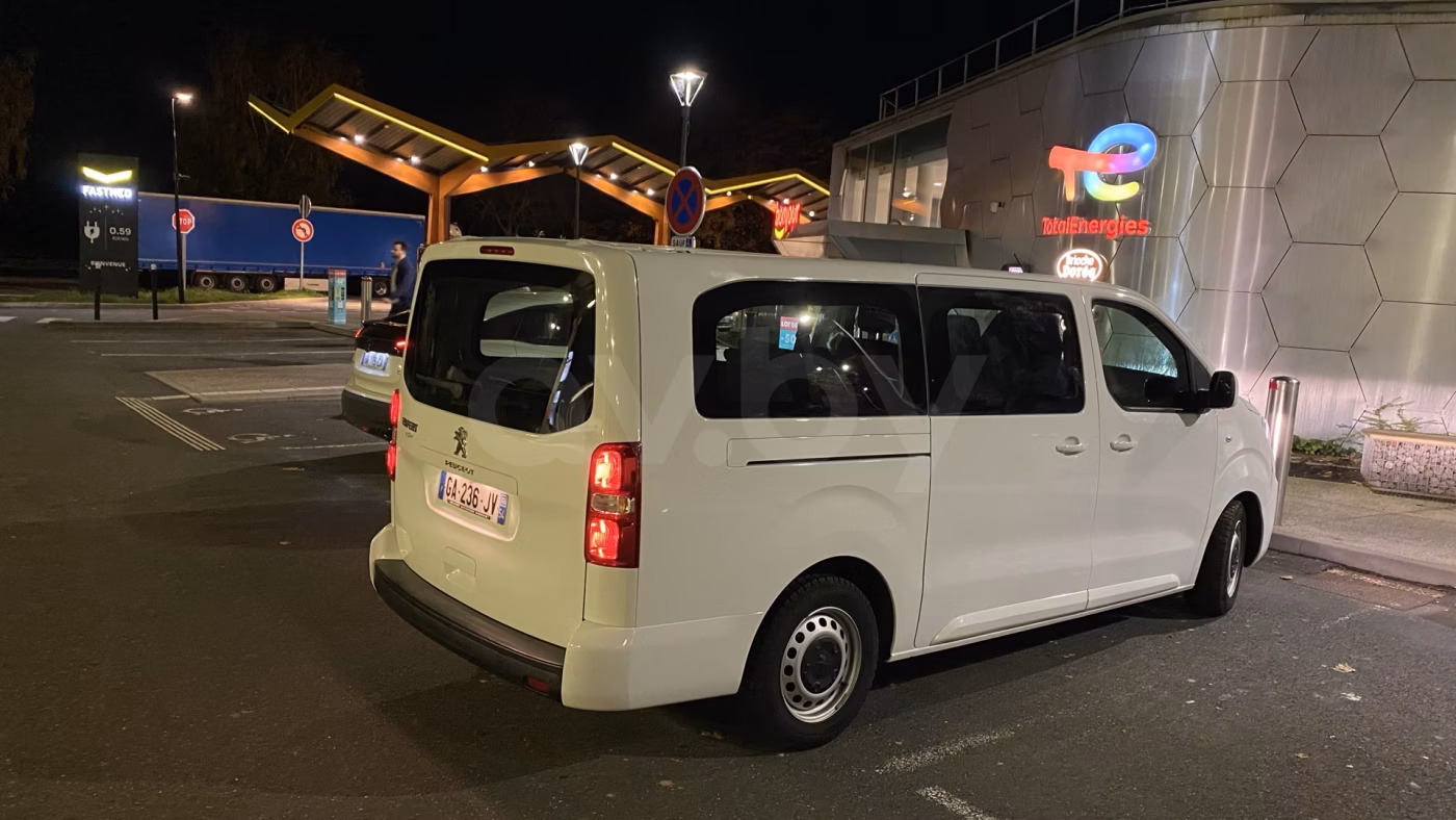 Peugeot Traveller фото 17