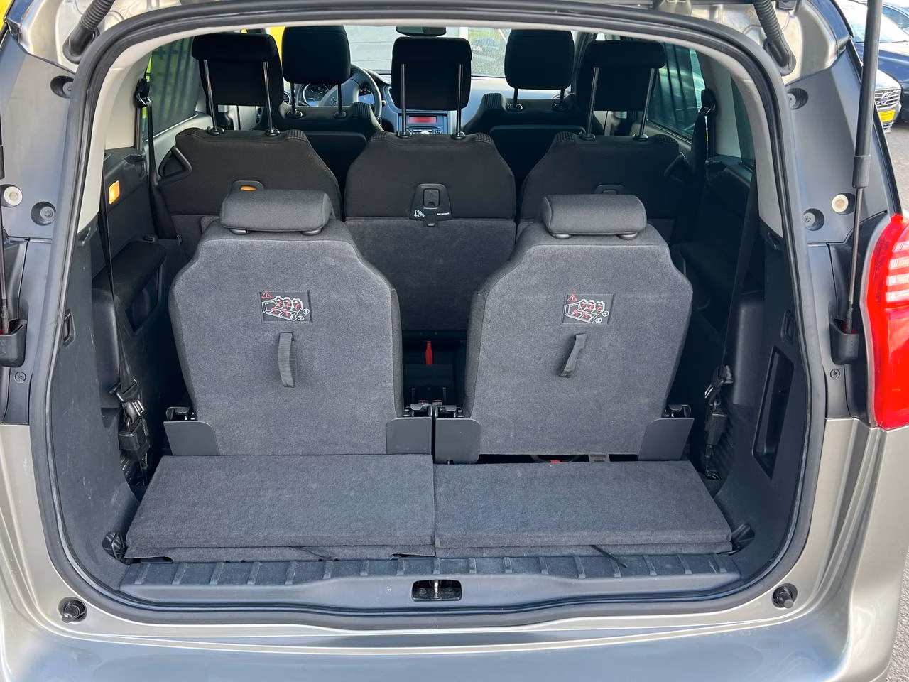 Peugeot 5008 фото 8