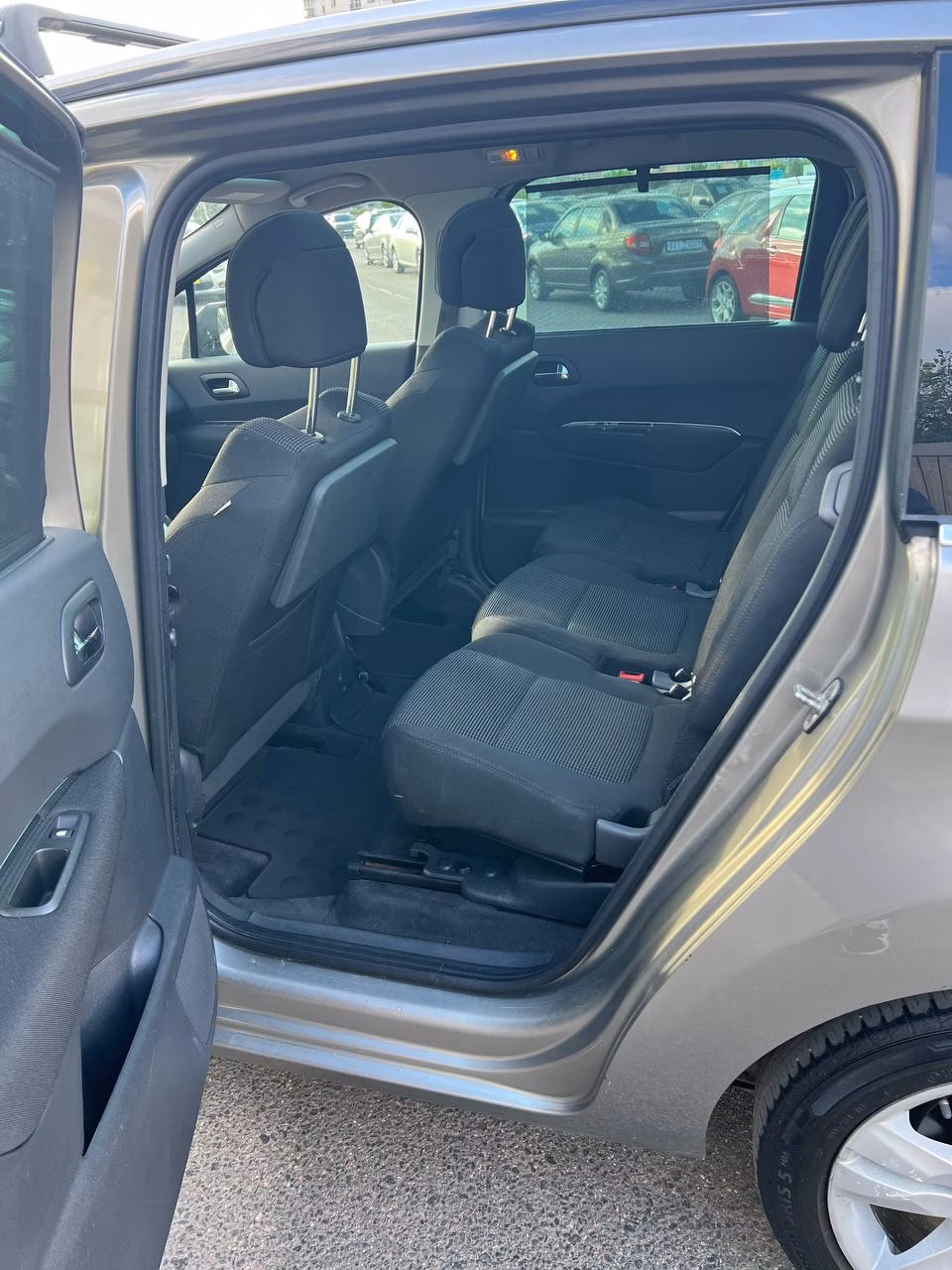 Peugeot 5008 фото 10