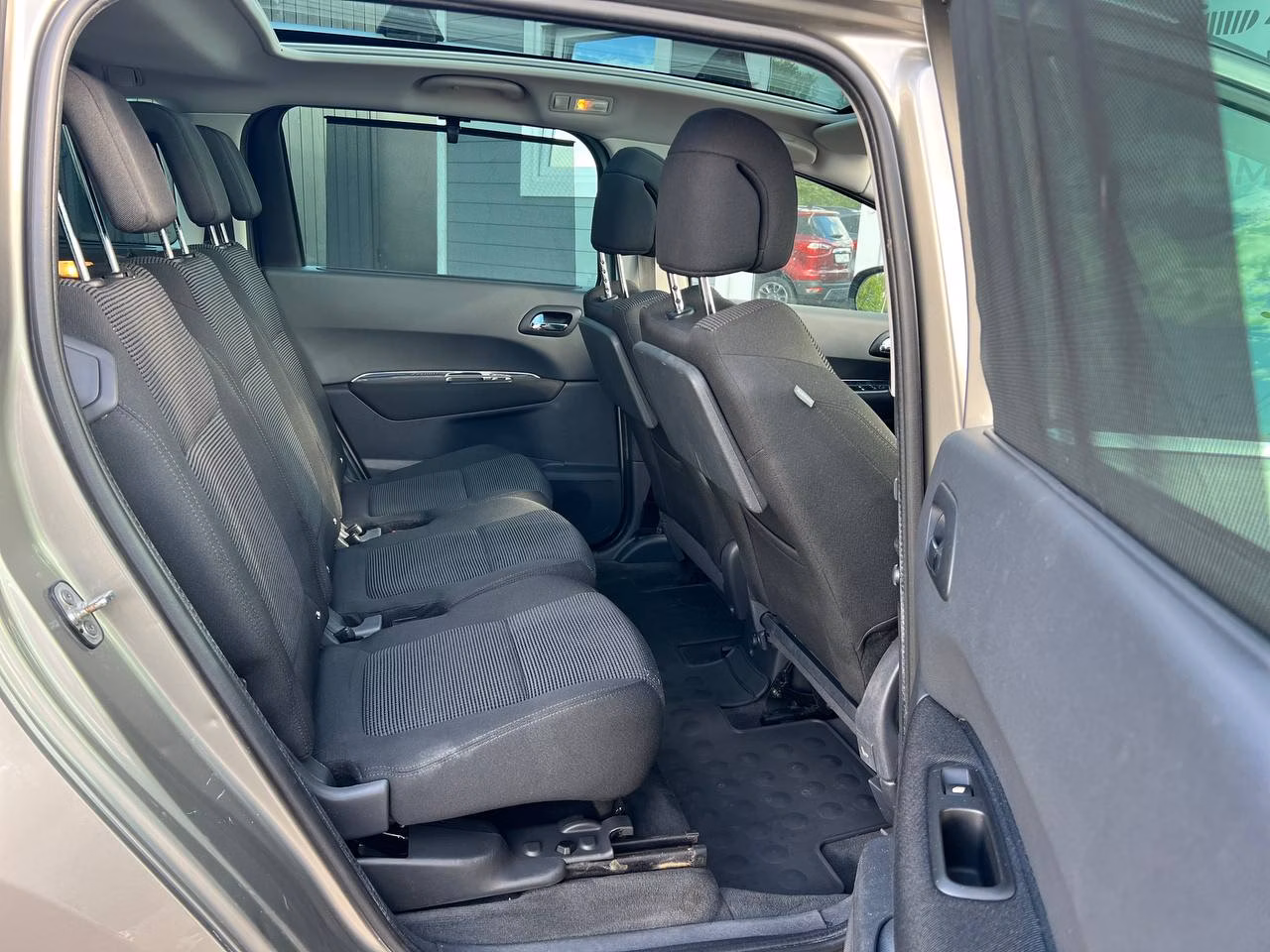 Peugeot 5008 фото 16