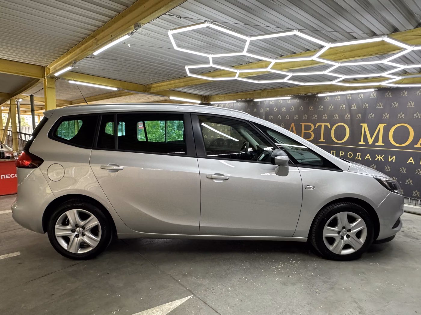 Opel Zafira фото 6