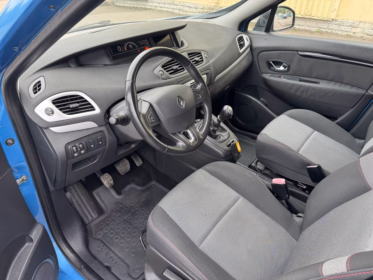 Renault Scenic фото 11