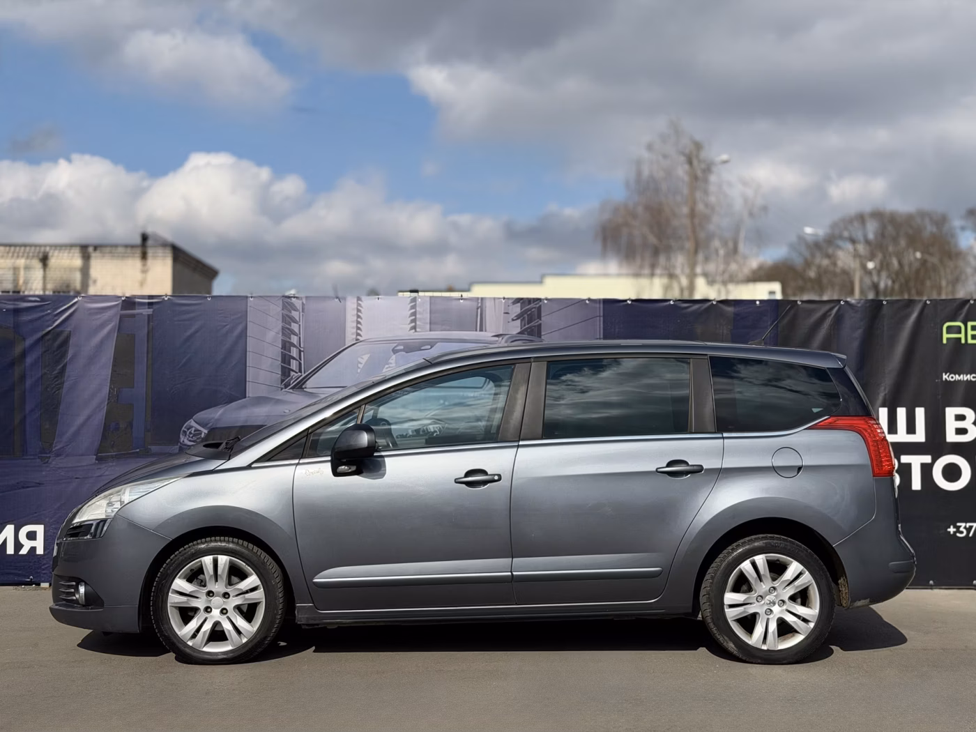 Peugeot 5008 фото 10