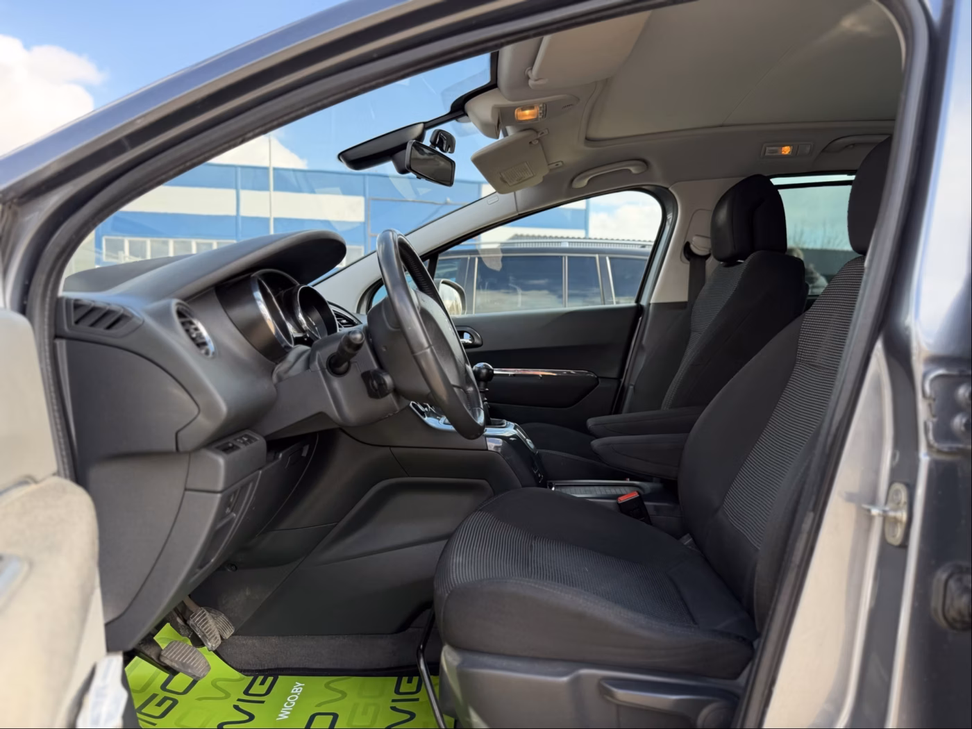 Peugeot 5008 фото 12