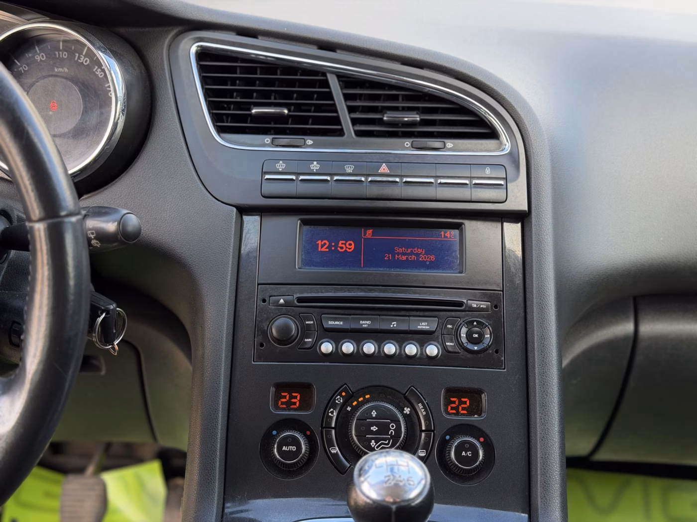 Peugeot 5008 фото 15