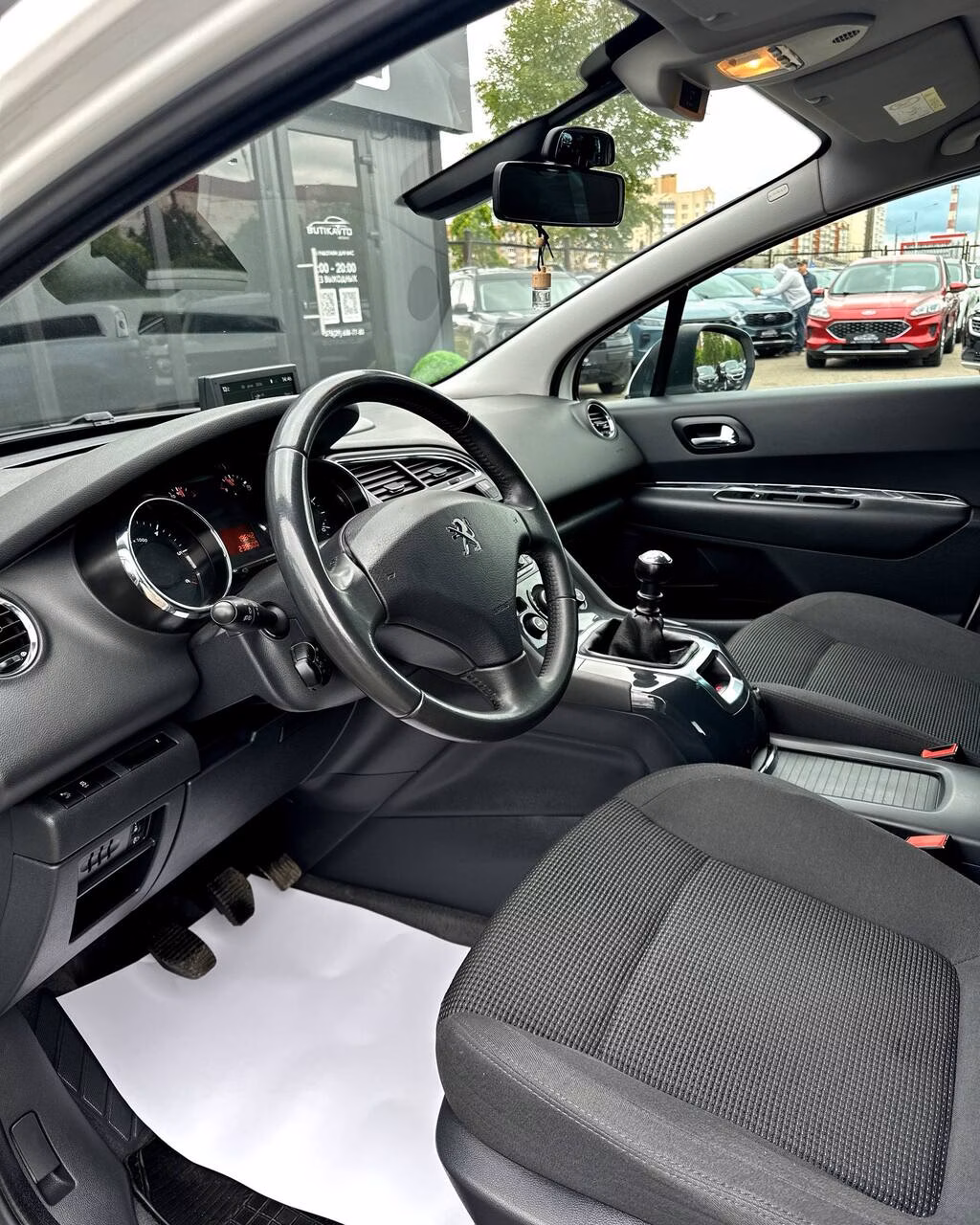 Peugeot 5008 фото 9