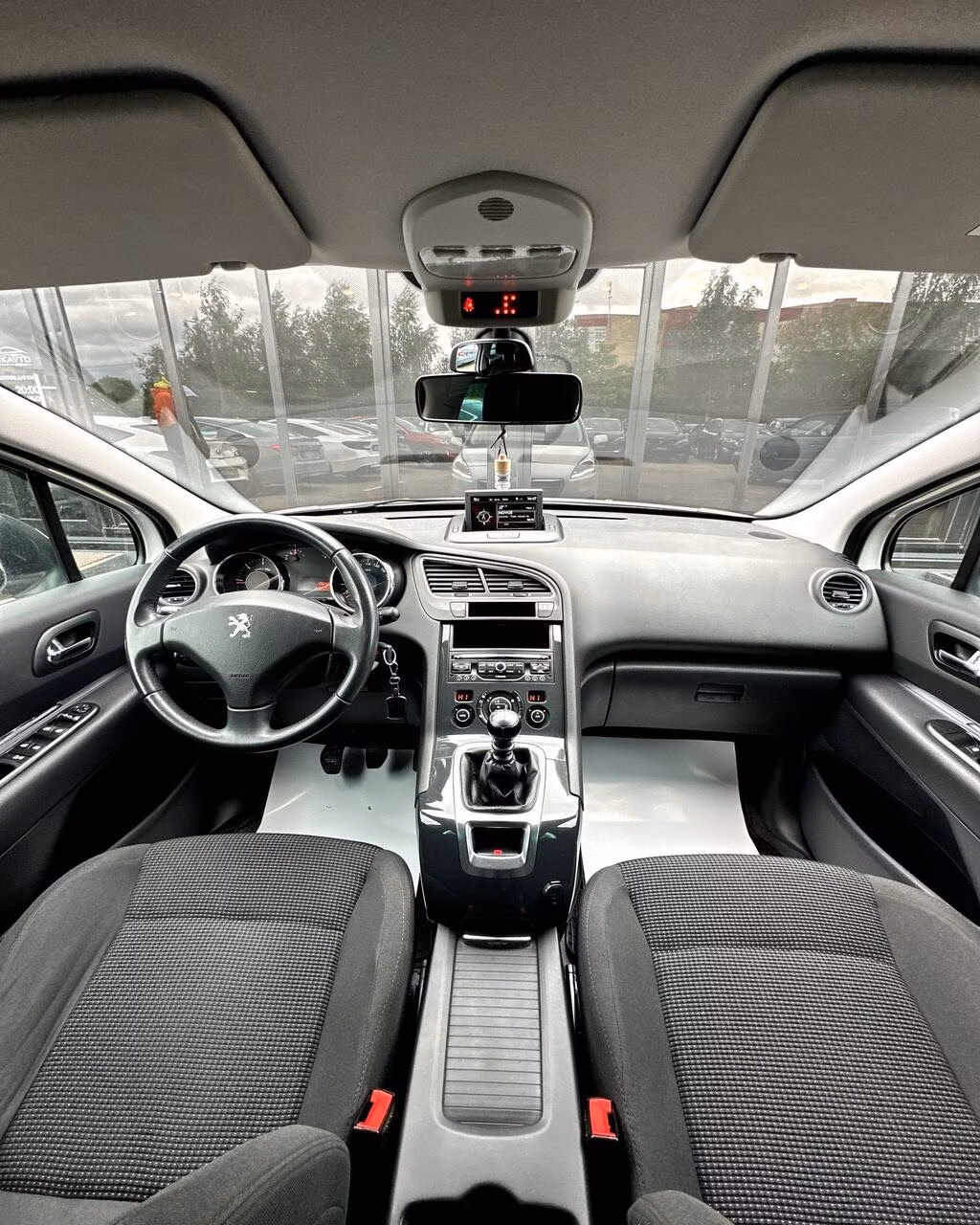 Peugeot 5008 фото 10